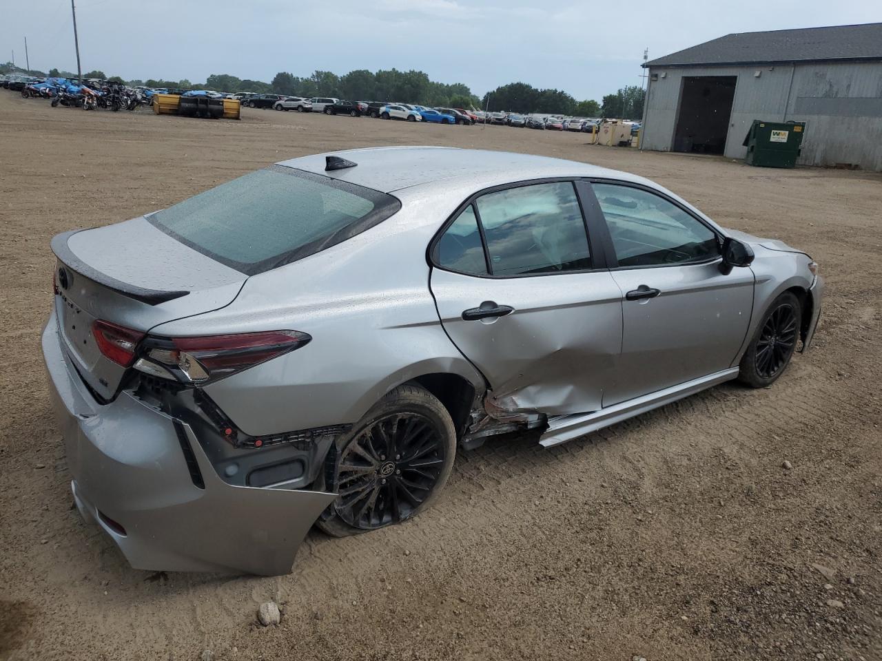 2021 Toyota Camry Se - Фото 3