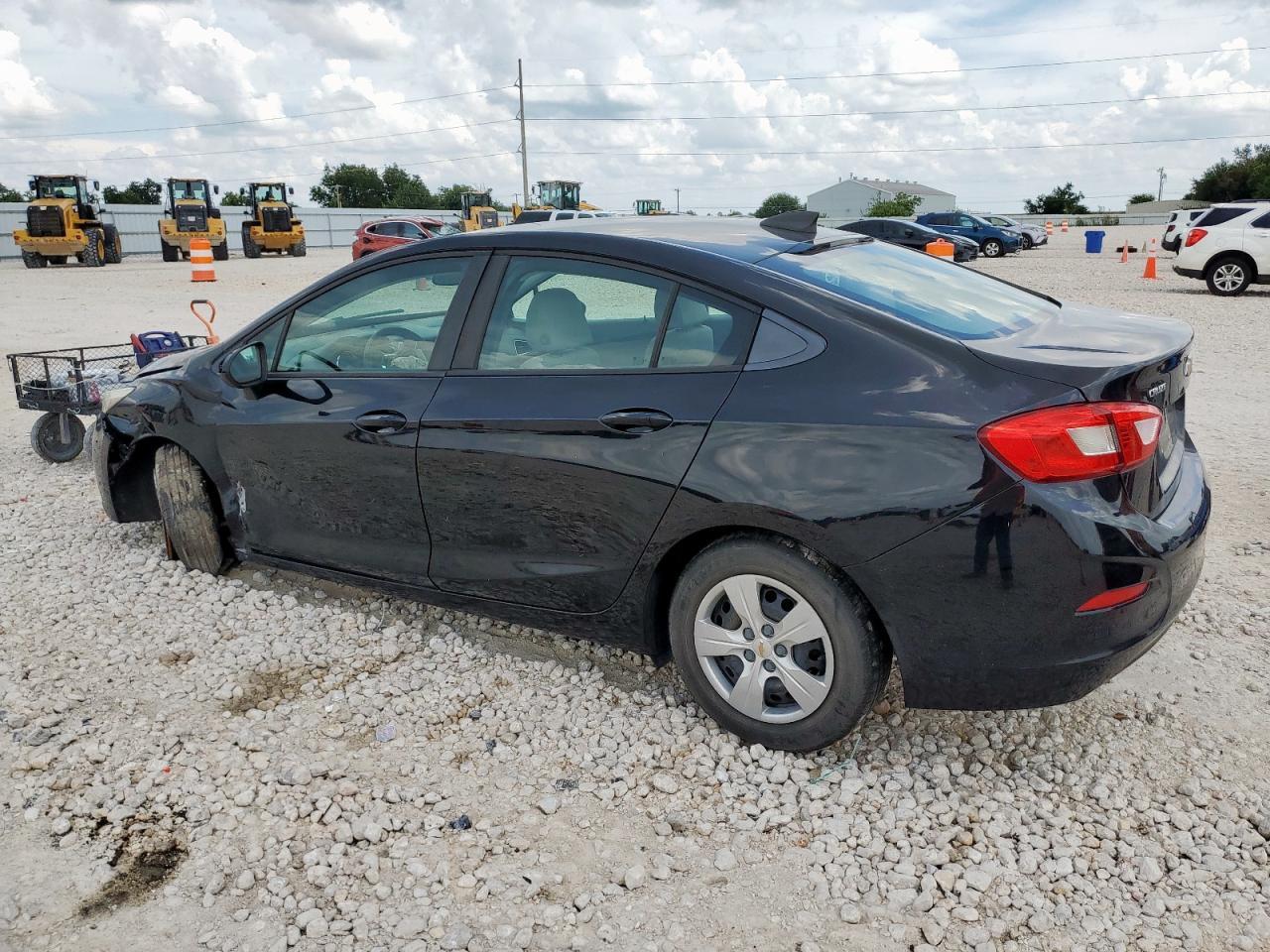 2018 Chevrolet Cruze Ls - Фото 2