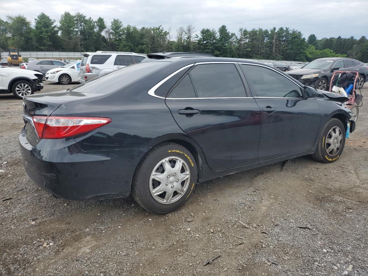 2015 Toyota Camry Le - Фото 3