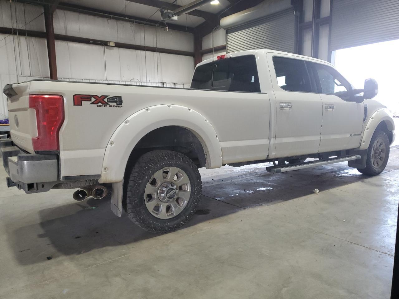 2017 Ford F350 Super Duty - Image 3