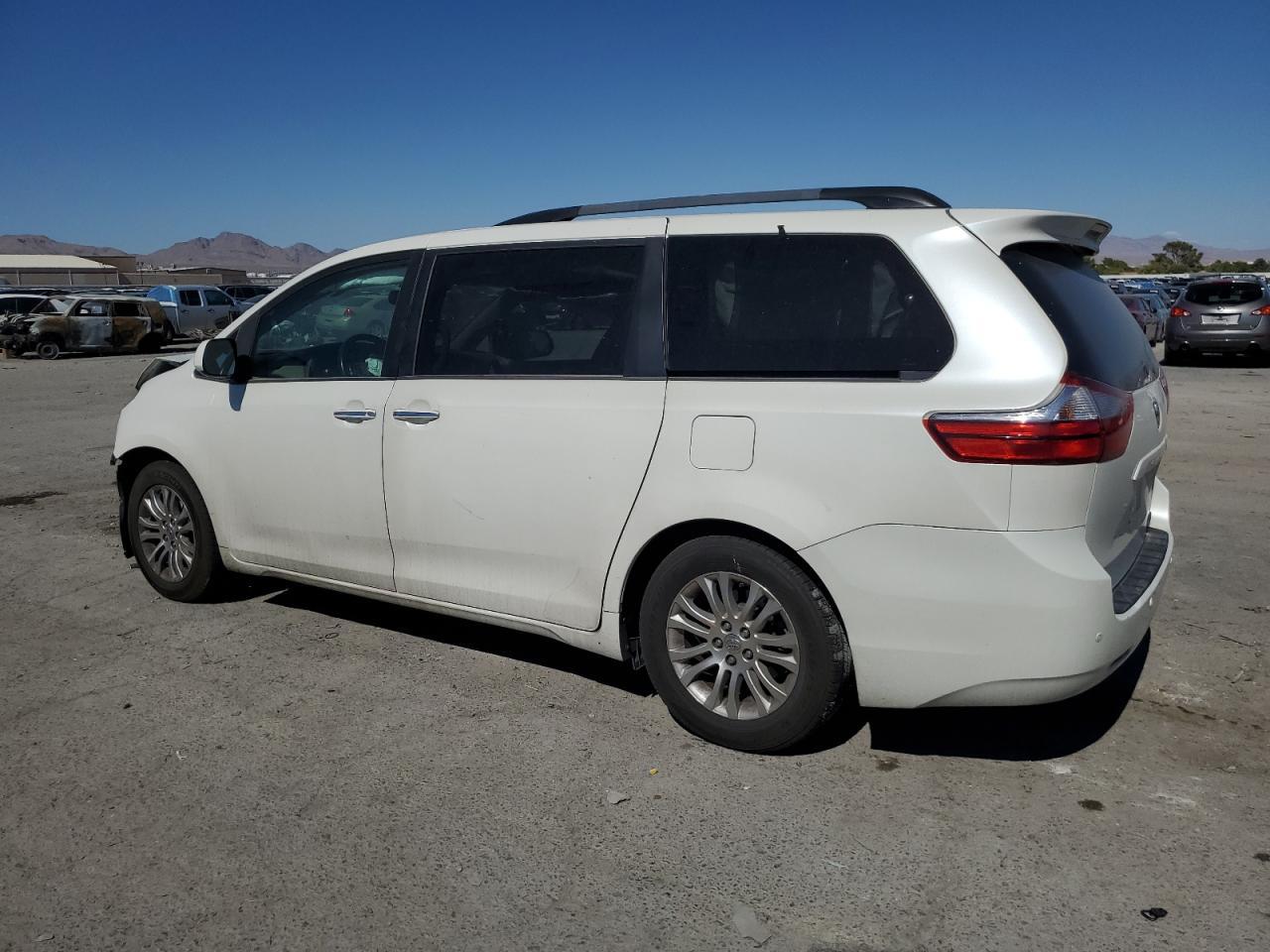 2015 Toyota Sienna Xle - Фото 2