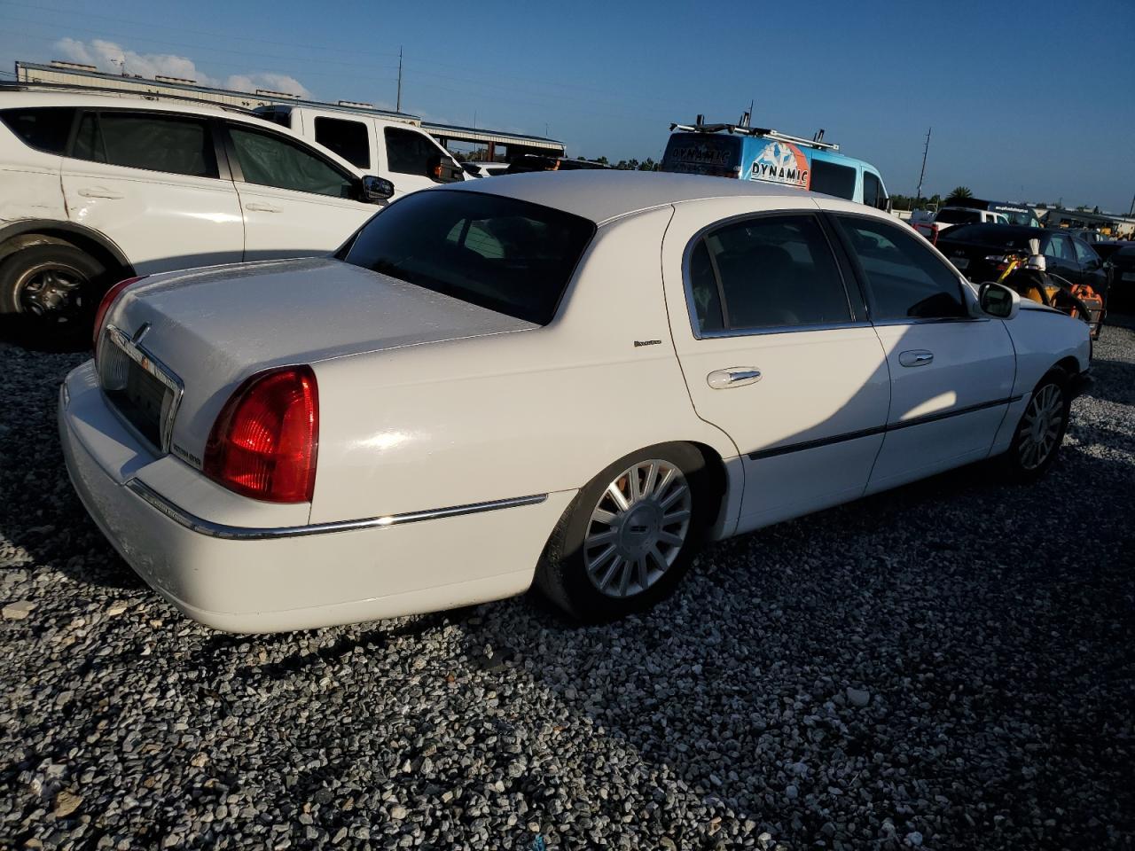 2003 Lincoln Town Car Executive - Фото 3
