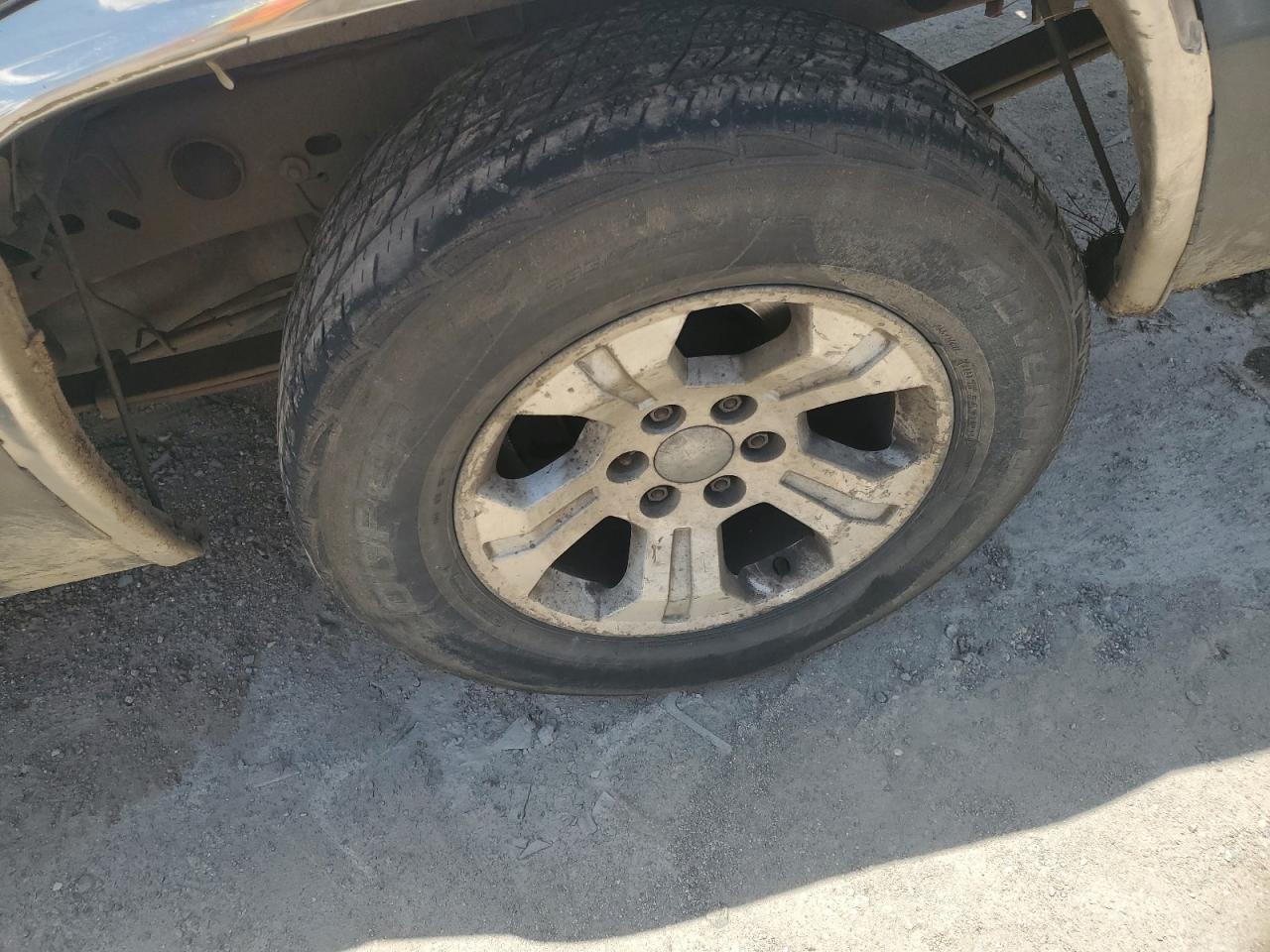 2000 Chevrolet Silverado C1500 - Image 2