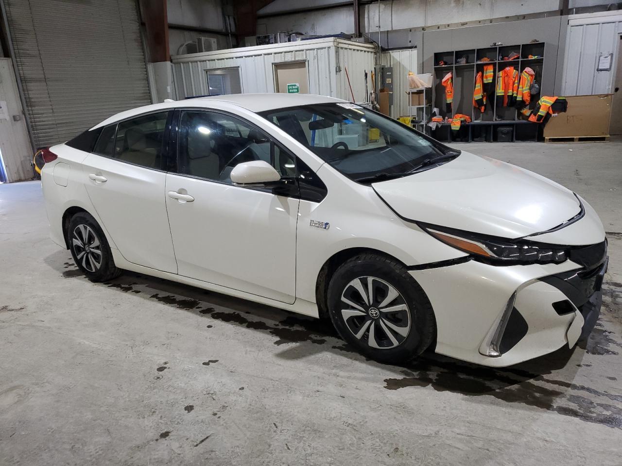 2017 Toyota Prius Prime - Фото 4