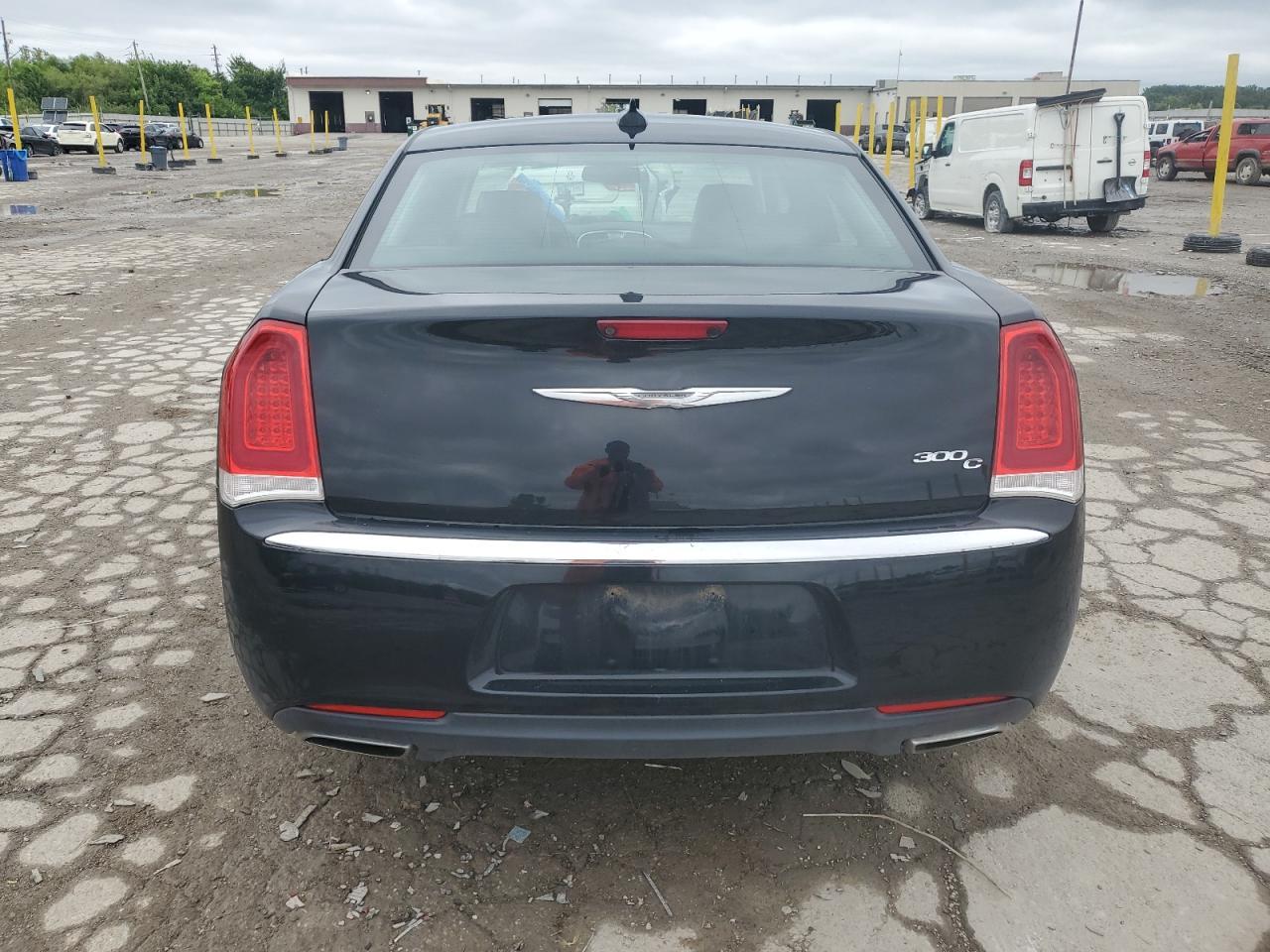 2015 Chrysler 300C - Image 6