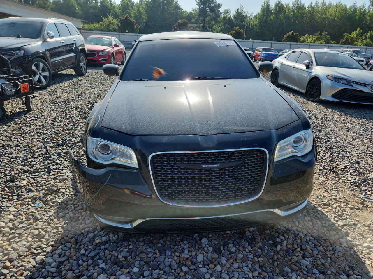 2015 Chrysler 300C - Image 5