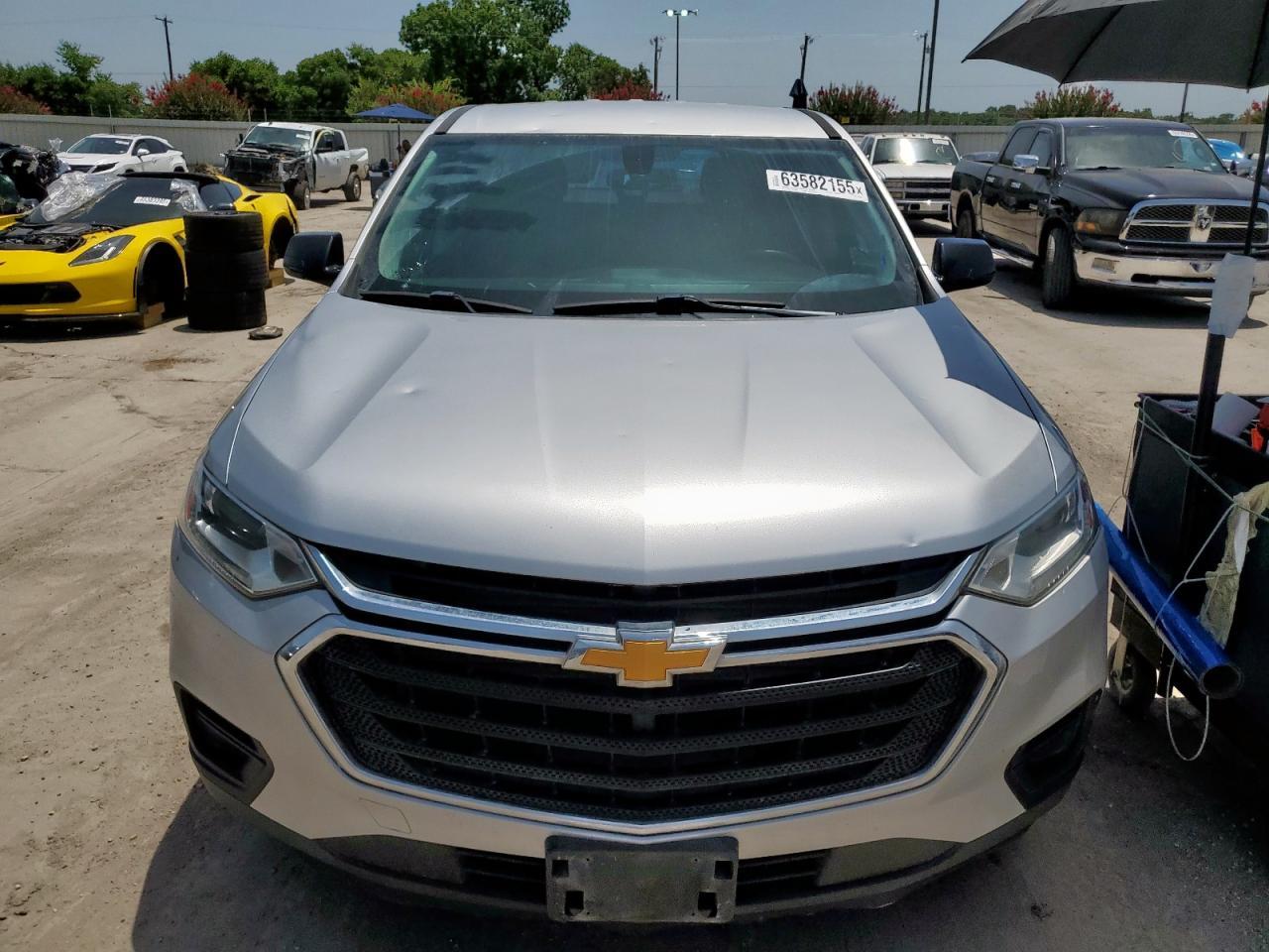 2018 Chevrolet Traverse Ls - Фото 5
