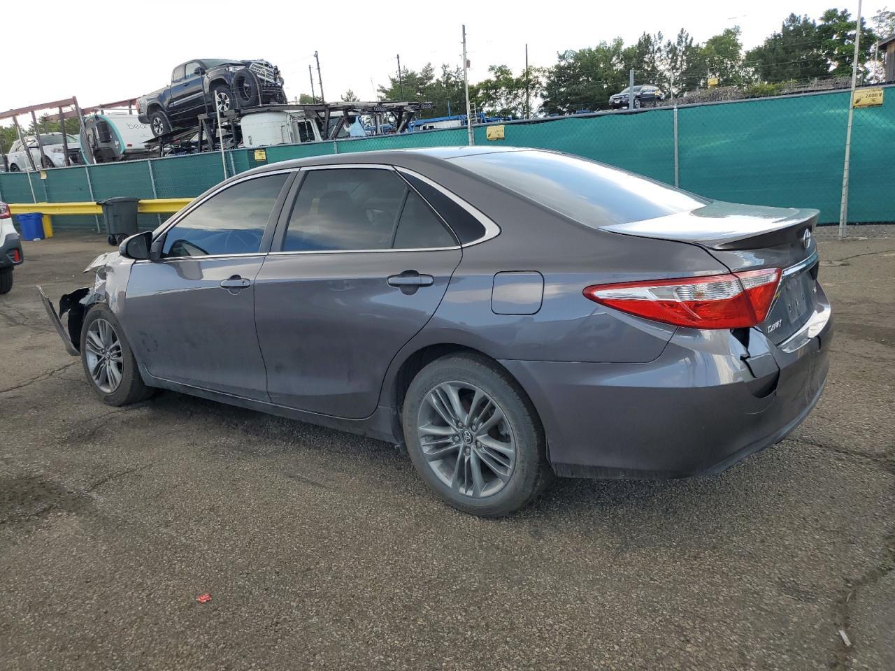 2016 Toyota Camry Le - Фото 2