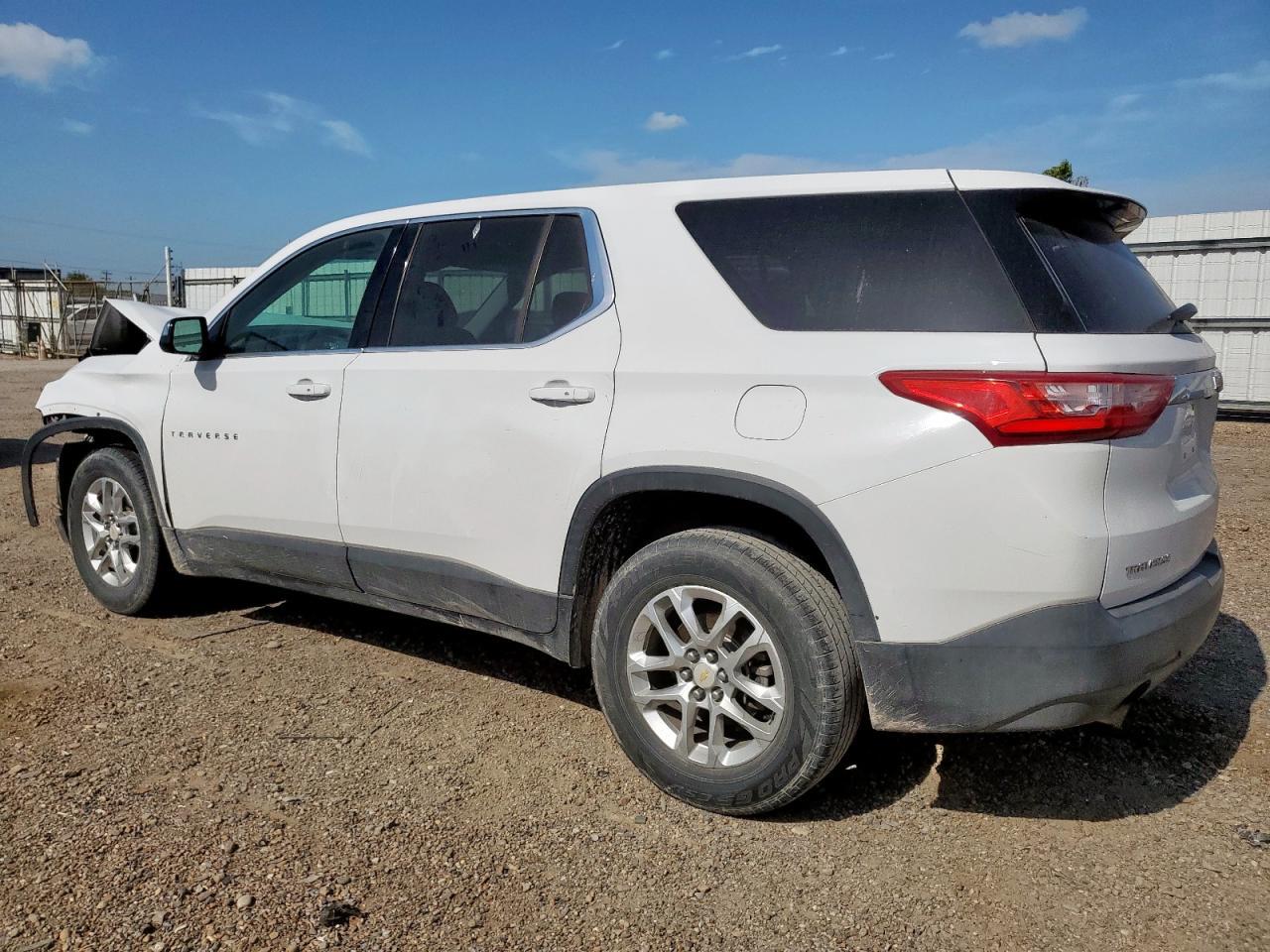 2018 Chevrolet Traverse Ls - Фото 2