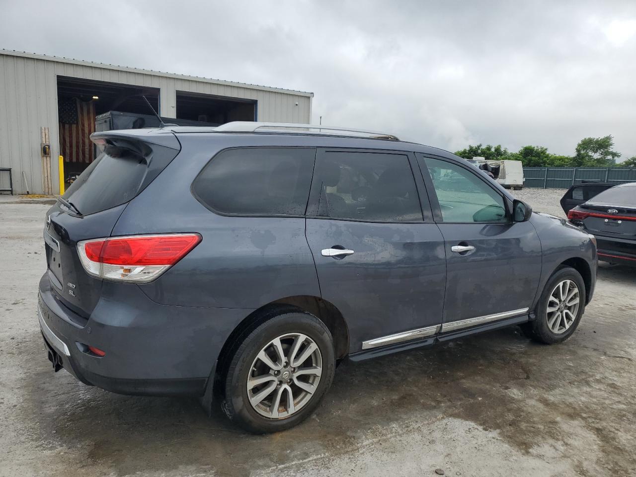 2014 Nissan Pathfinder S - Image 3