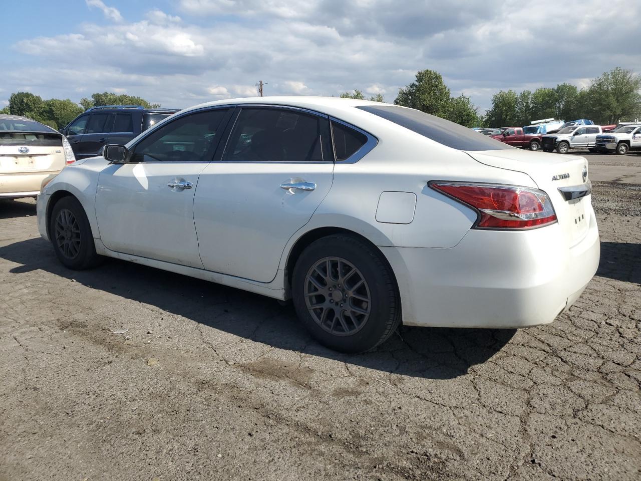 2015 Nissan Altima 2.5 - Фото 2