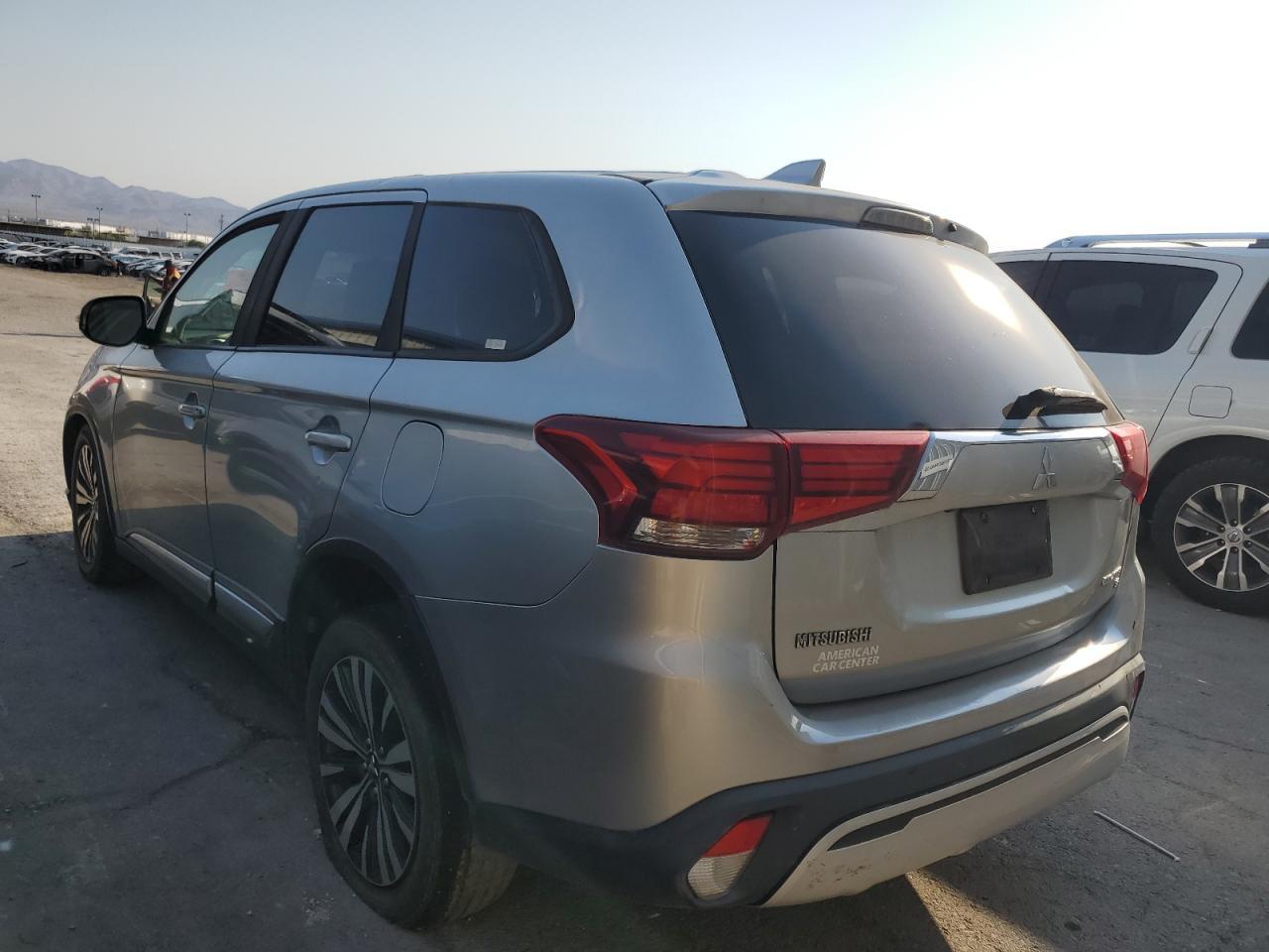 2019 Mitsubishi Outlander Se - Фото 2