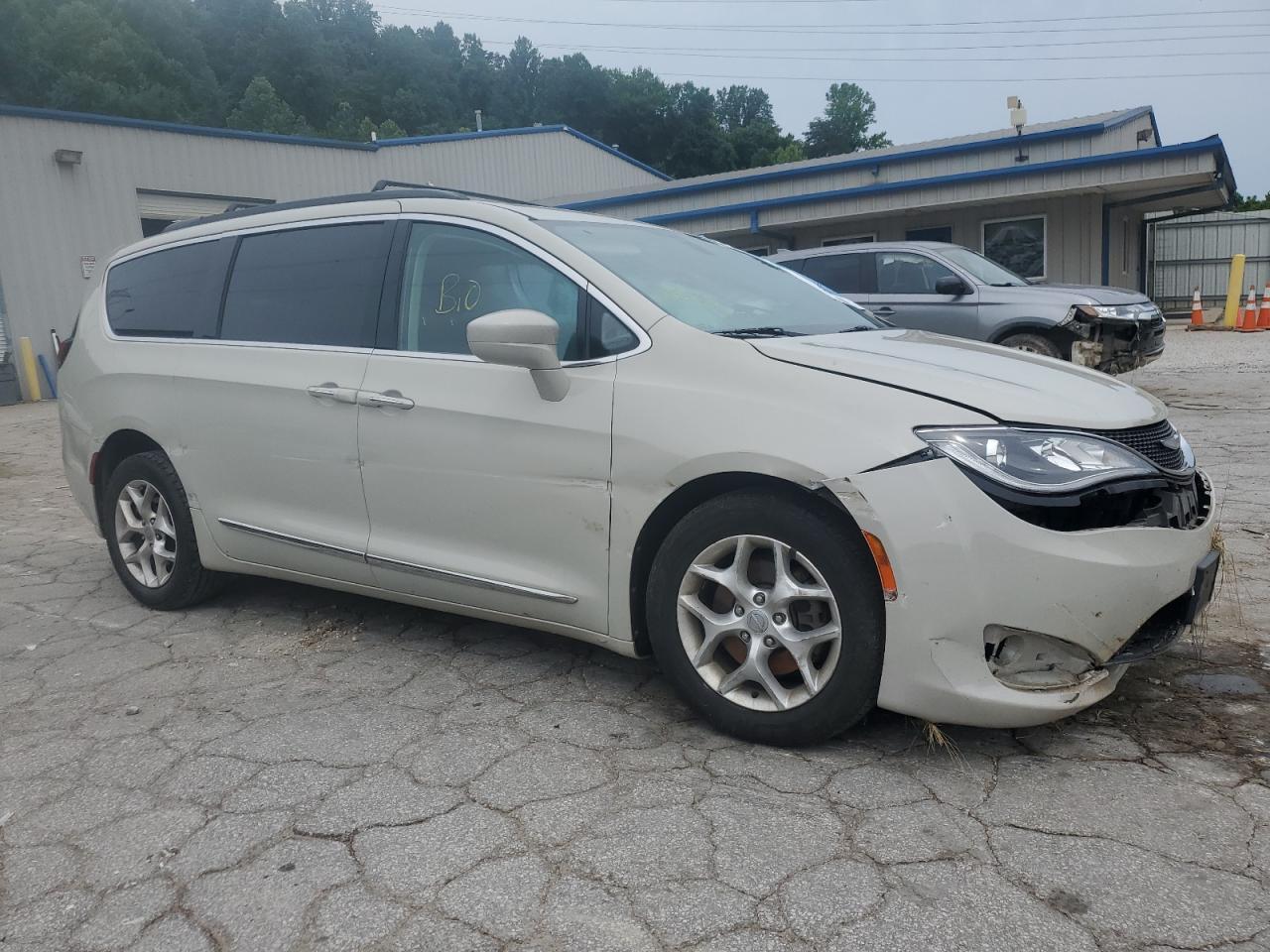2017 Chrysler Pacifica Touring L - Фото 4