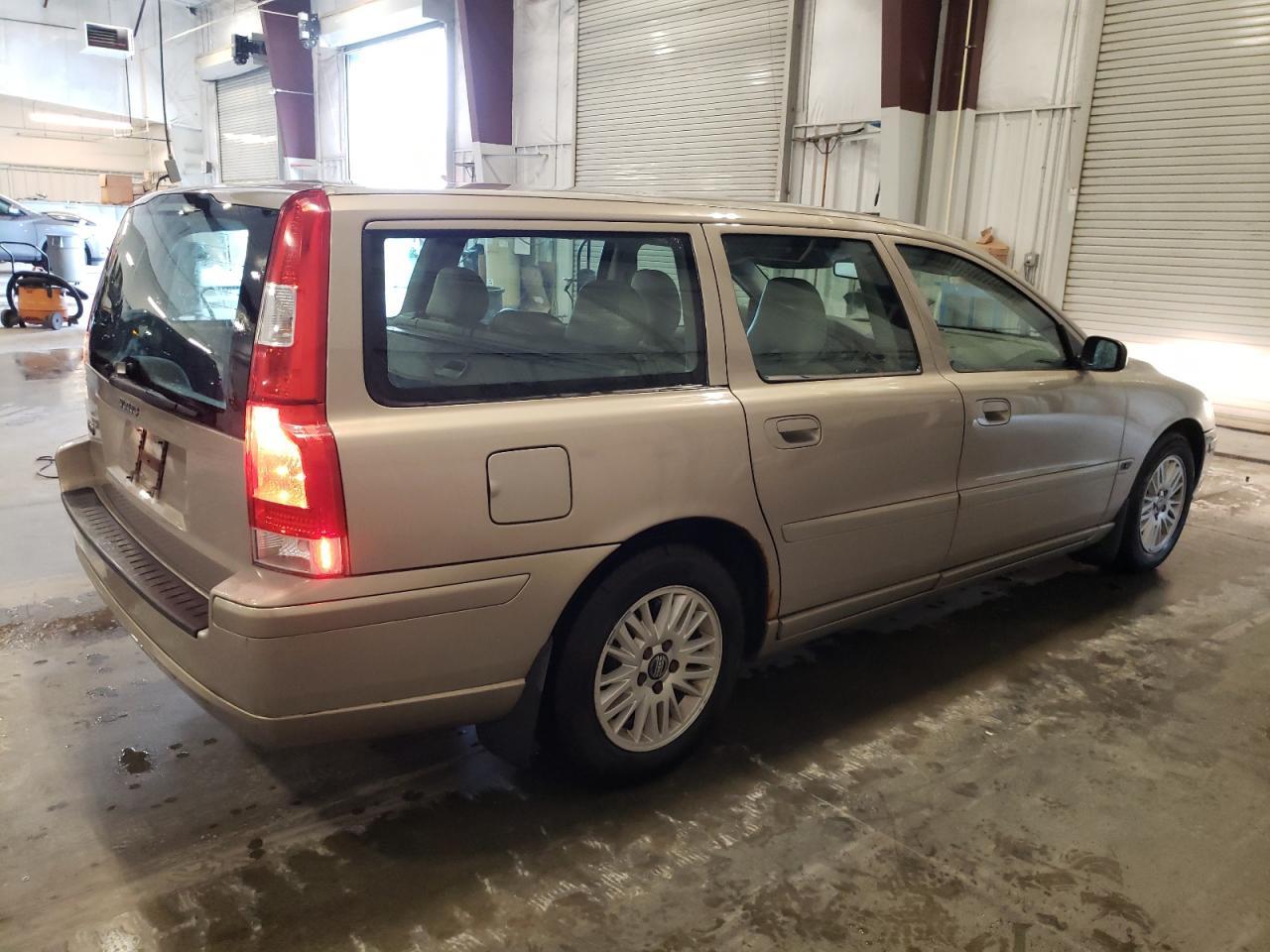 2005 Volvo V70 - Image 3