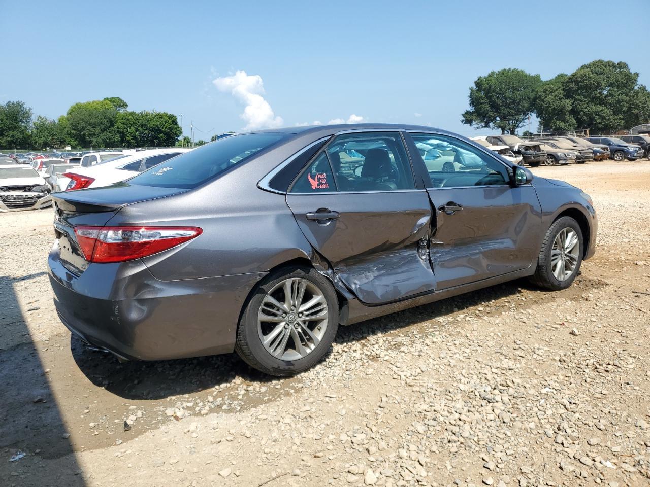 2016 Toyota Camry Le - Фото 3
