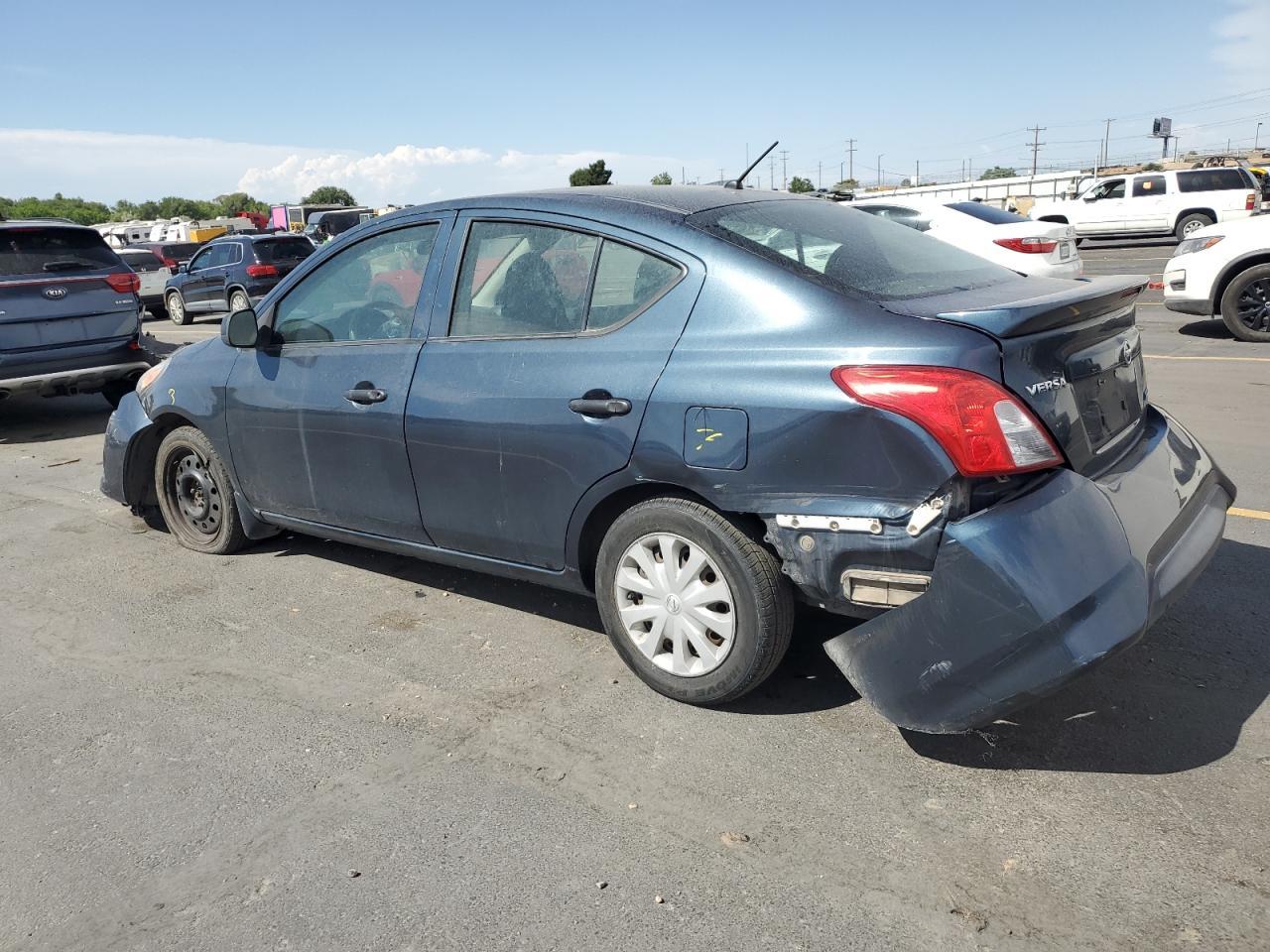 2015 Nissan Versa S - Фото 2
