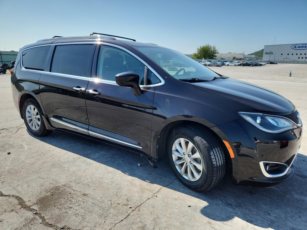 2018 Chrysler Pacifica Touring L - Фото 4