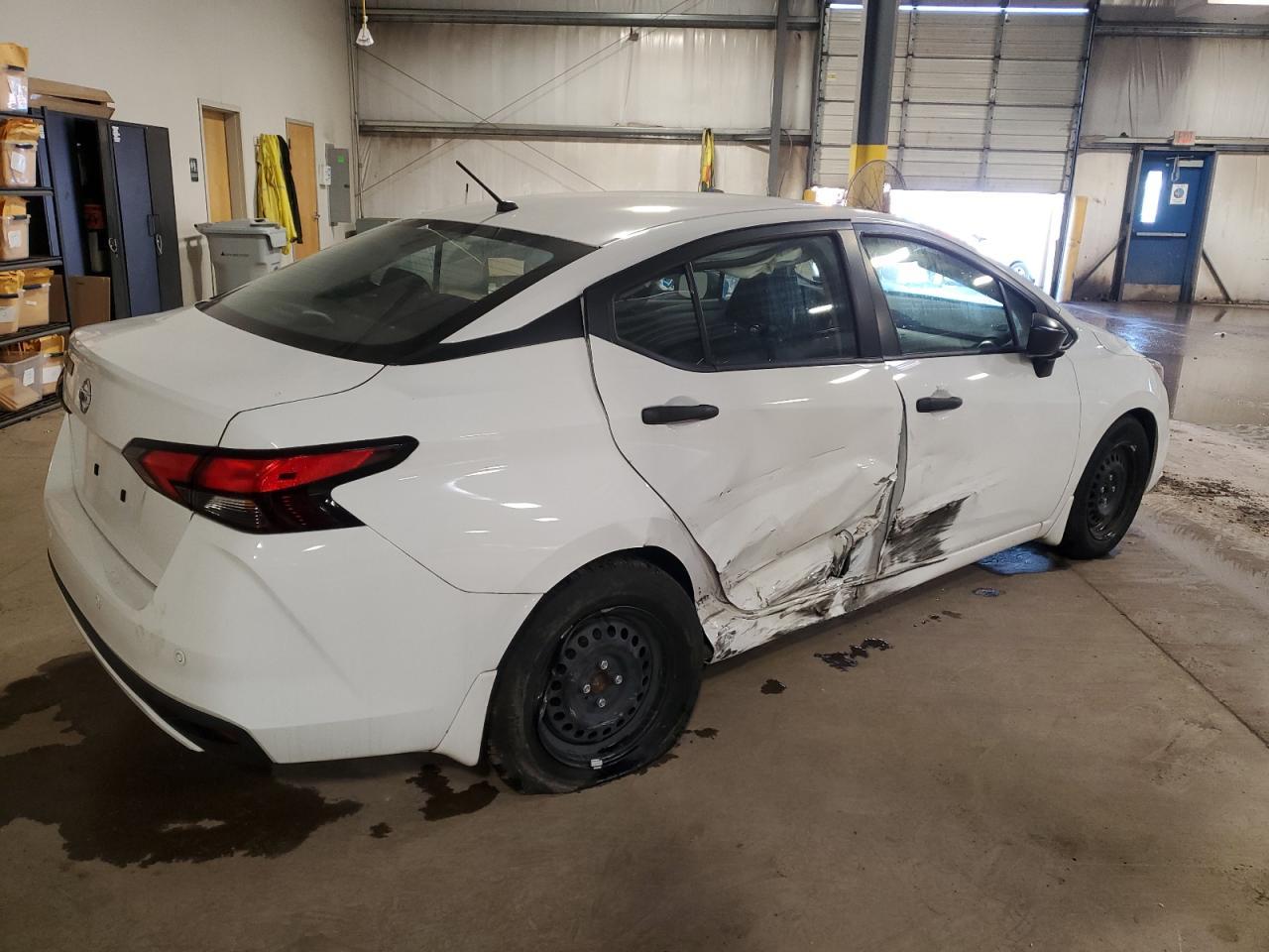 2022 Nissan Versa S - Image 3