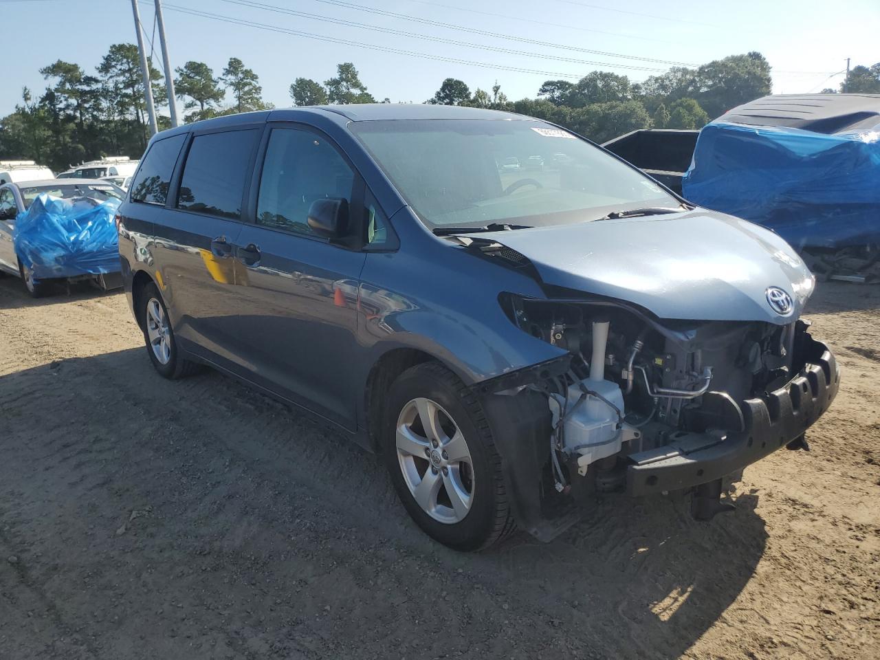 2016 Toyota Sienna - Image 4