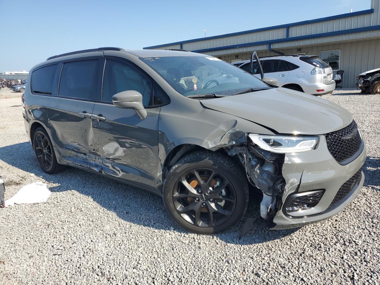 2021 Chrysler Pacifica Touring - Image 4