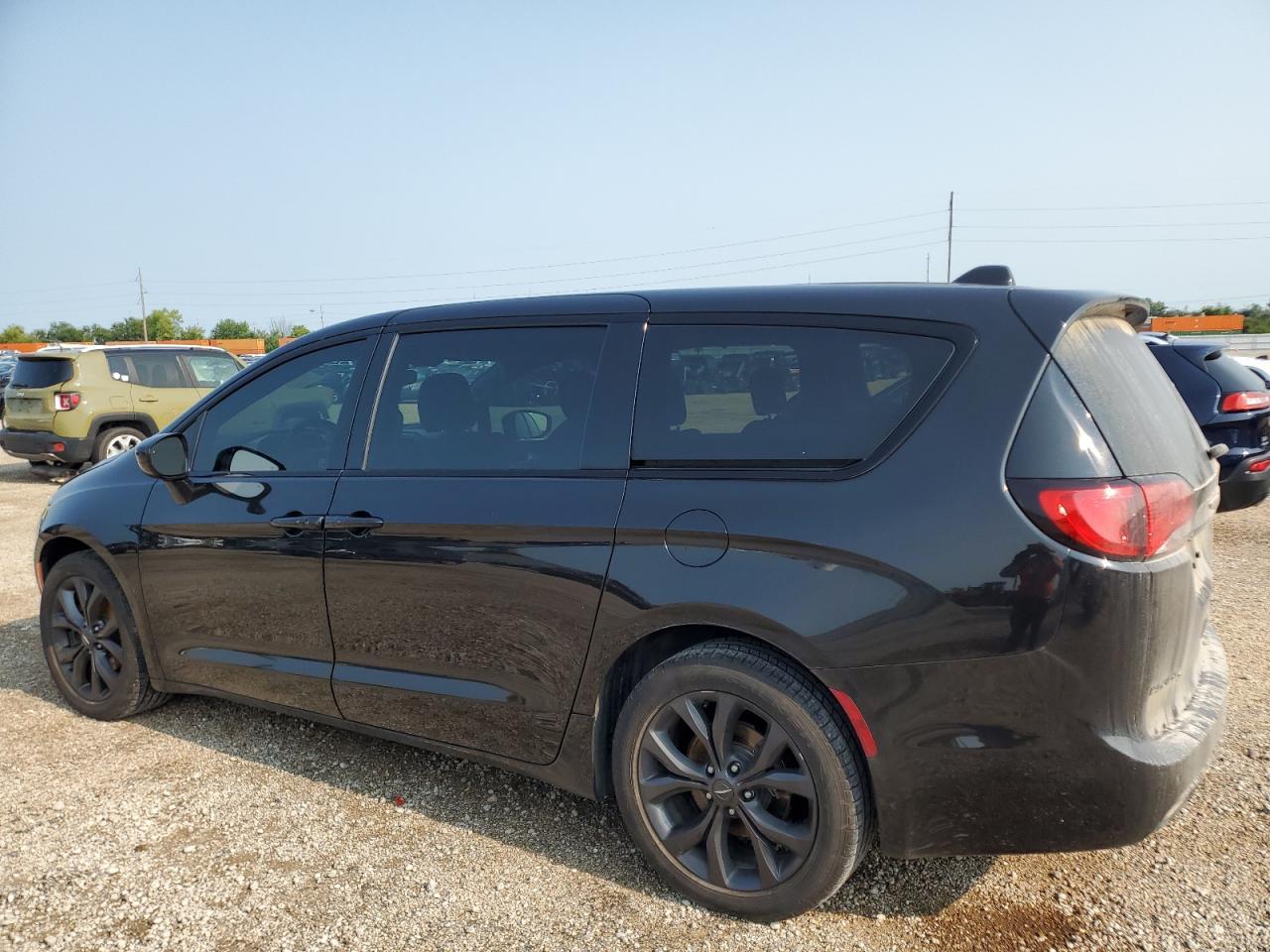 2019 Chrysler Pacifica Touring Plus - Фото 2