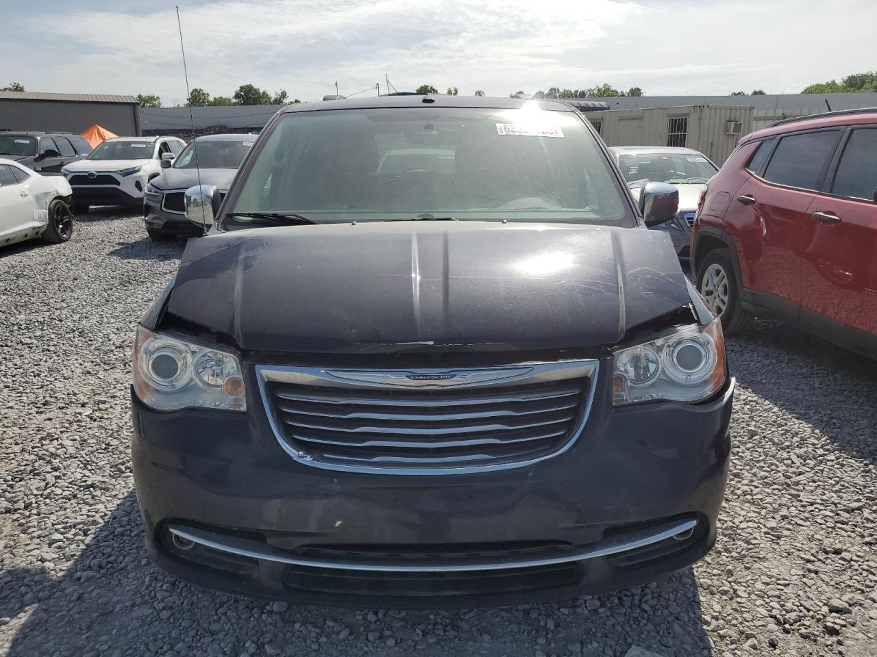 2011 Chrysler Town & Country Limited Limited - Image 5