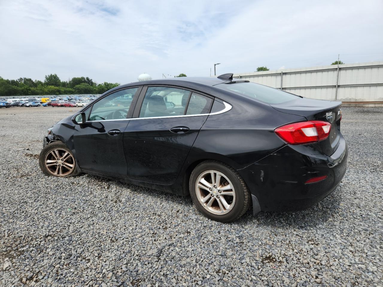 2017 Chevrolet Cruze Lt - Фото 2