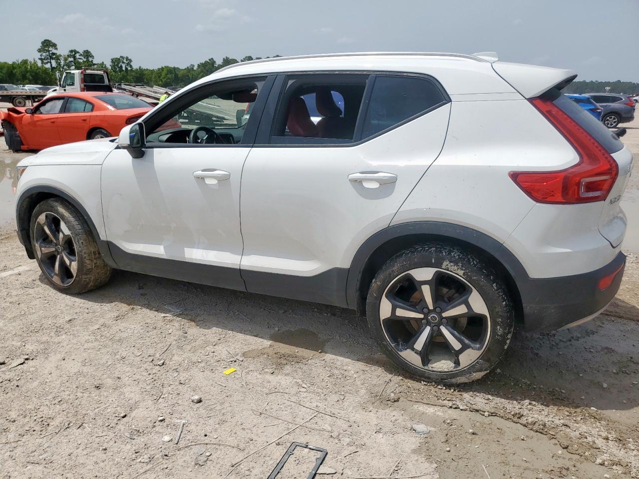 2019 Volvo Xc40 T5 Momentum - Фото 2