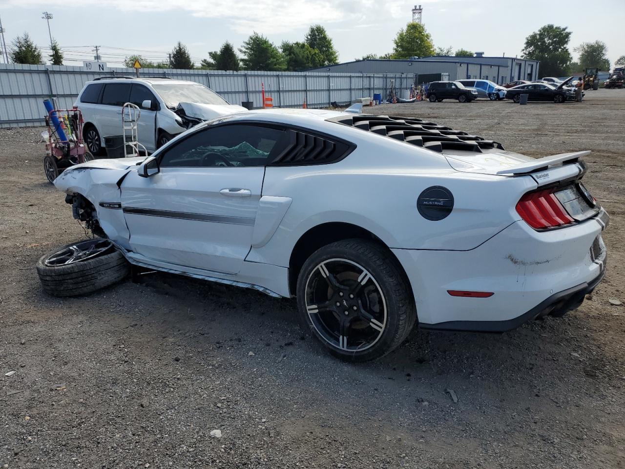 2021 Ford Mustang Gt - Фото 2