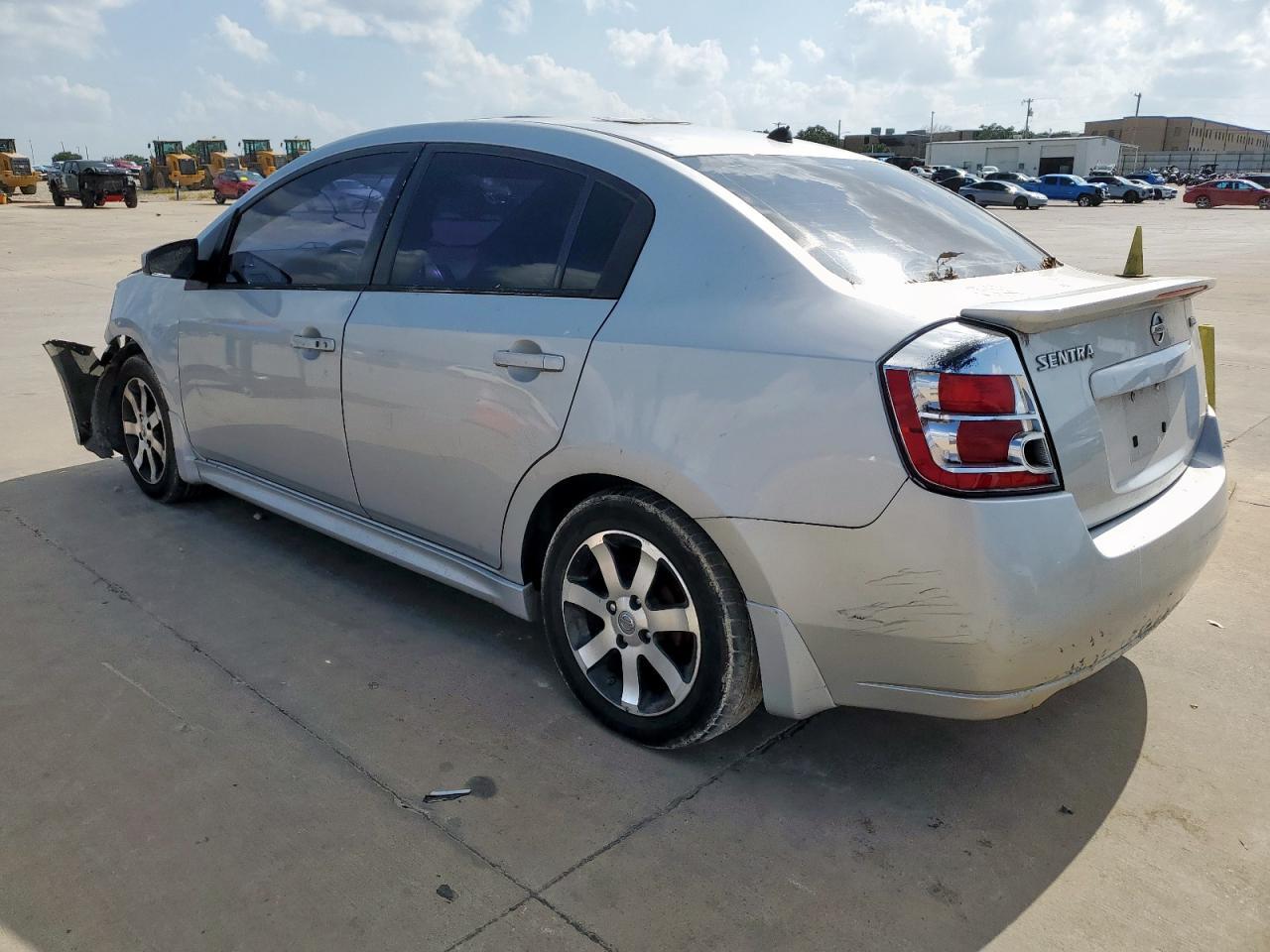 2011 Nissan Sentra 2.0 - Image 2