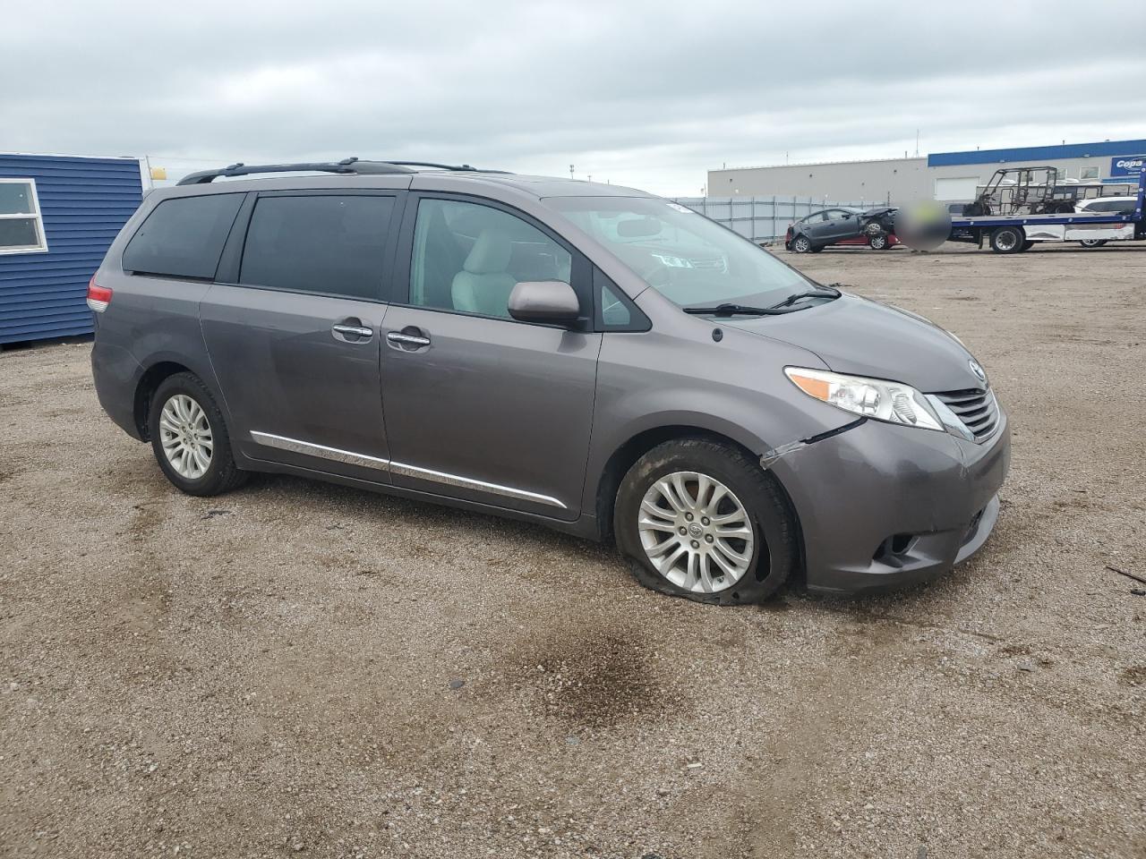 2013 Toyota Sienna Xle - Image 4