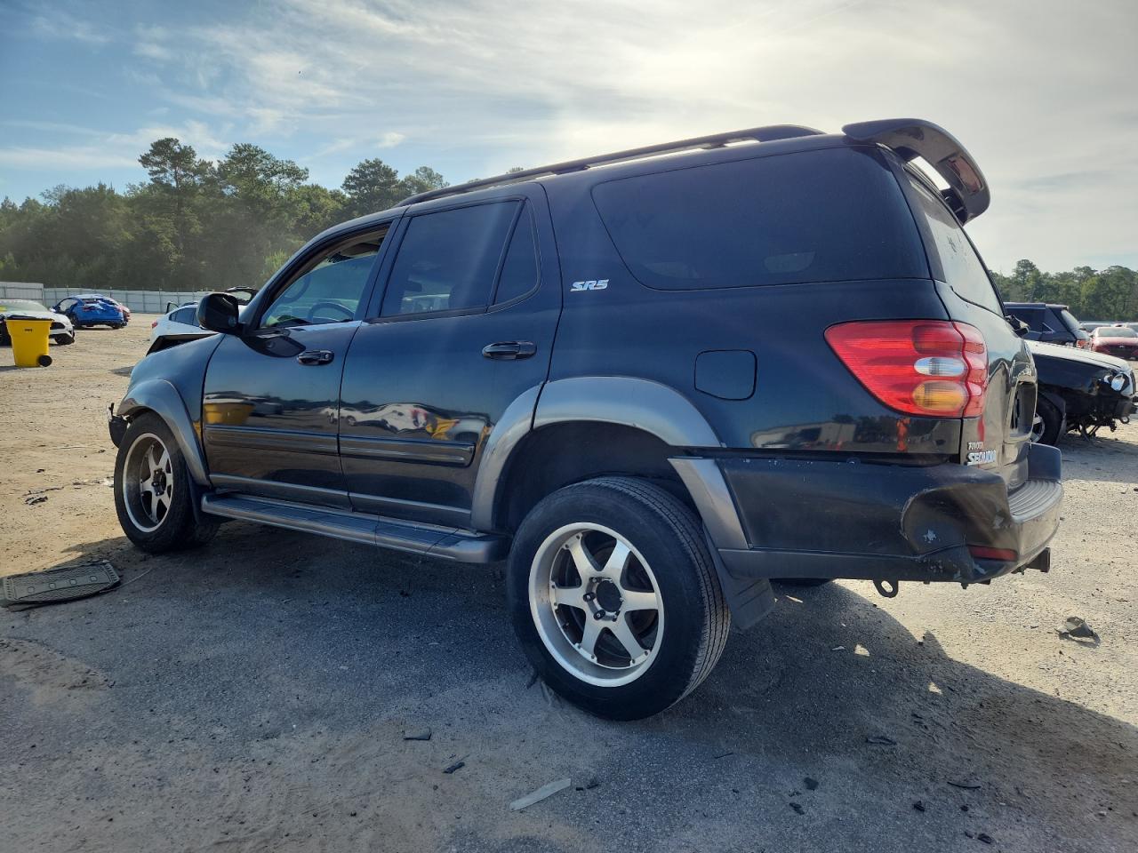 2004 Toyota Sequoia Sr5 - Фото 2