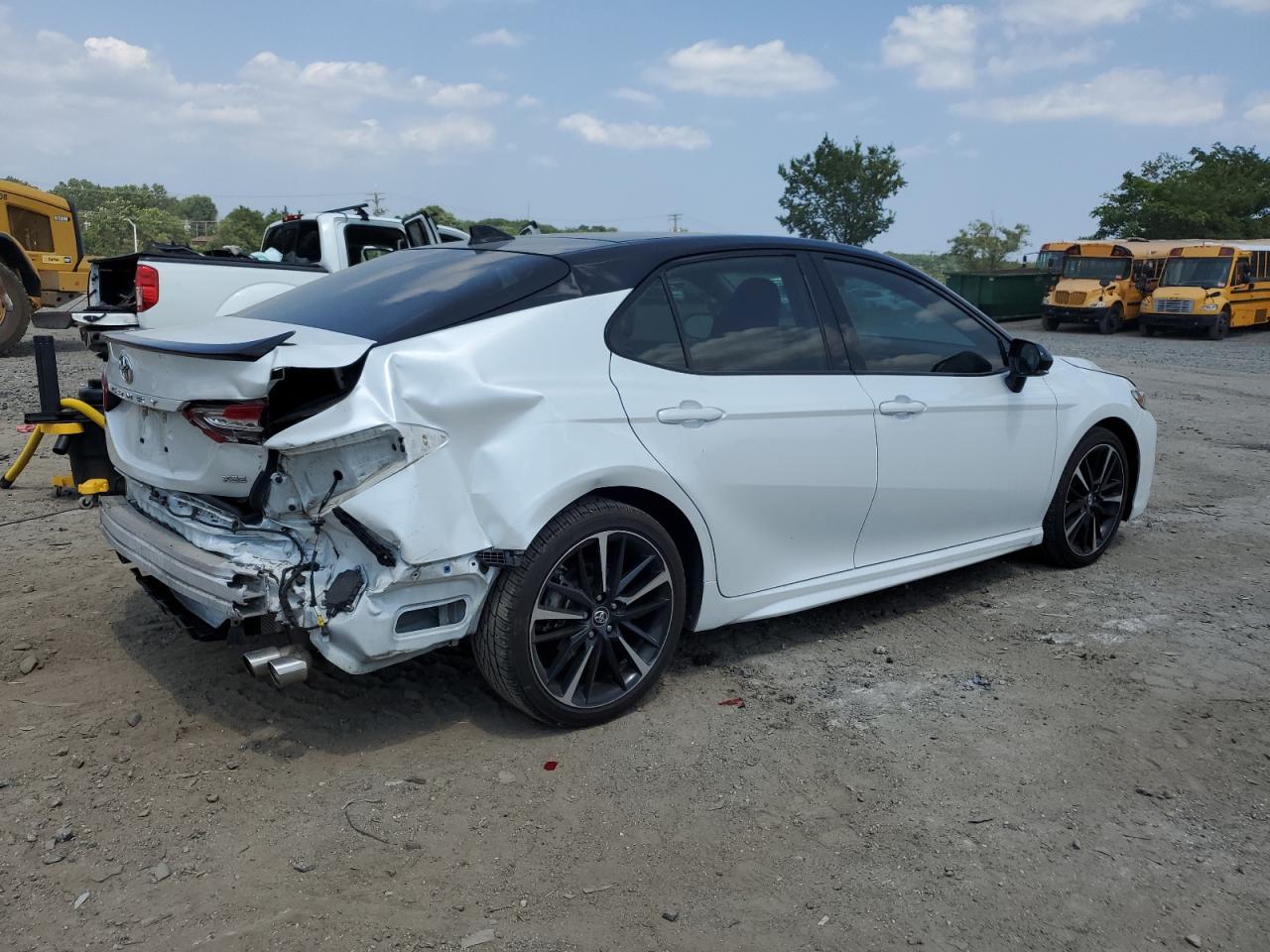 2019 Toyota Camry Xse - Фото 3