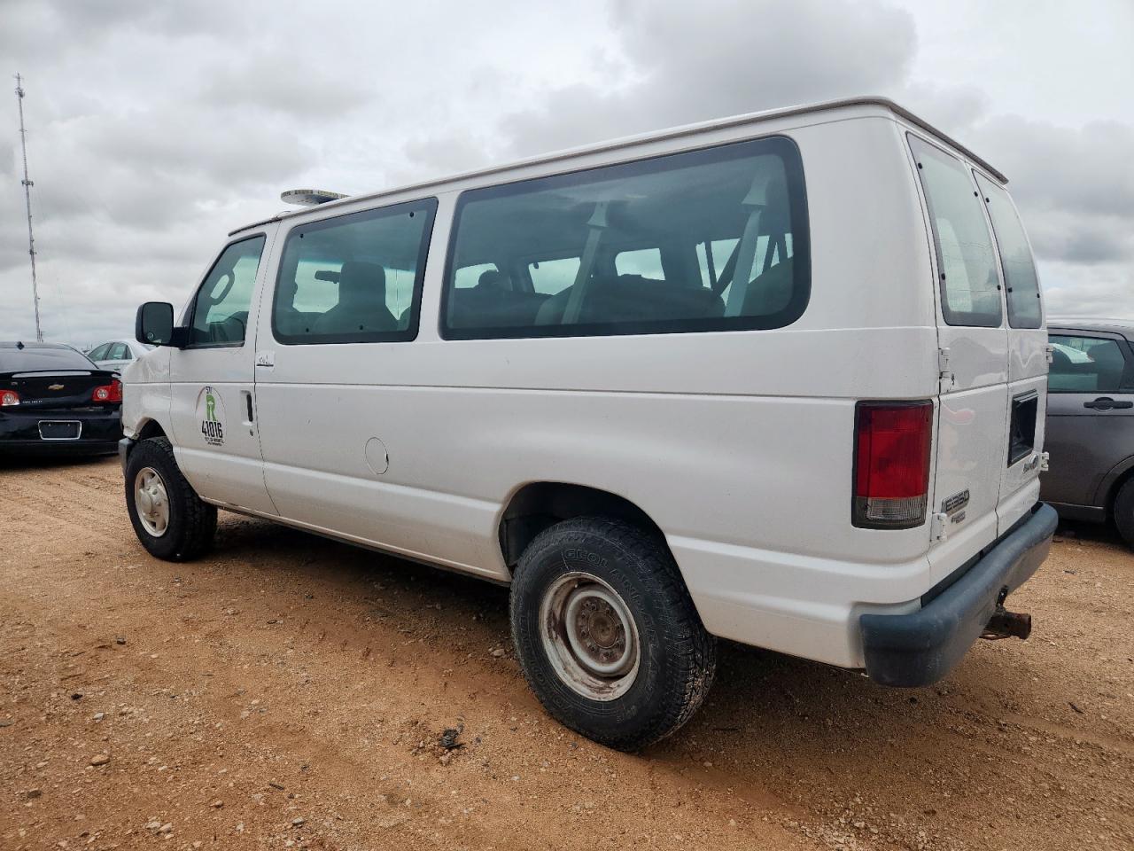 2009 Ford Econoline E350 Super Duty Wagon - Фото 2