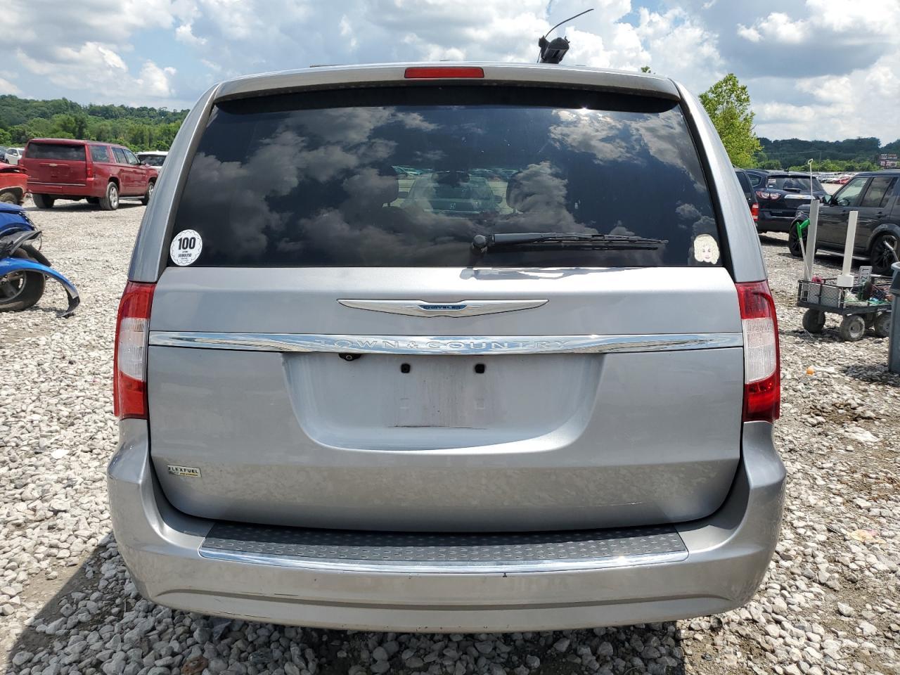 2015 Chrysler Town & Country Touring - Image 6