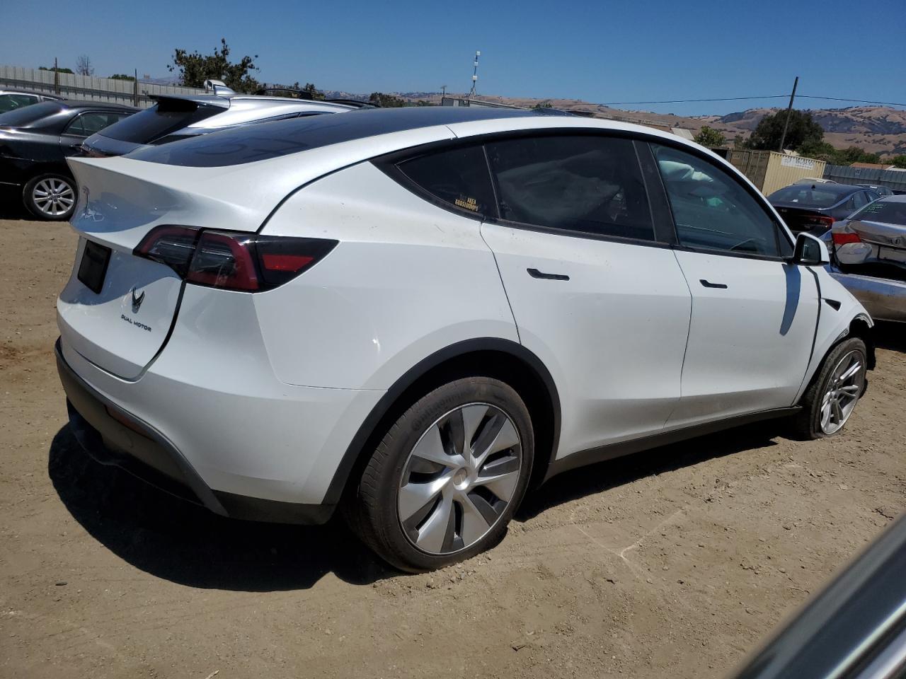2023 Tesla Model Y - Image 3