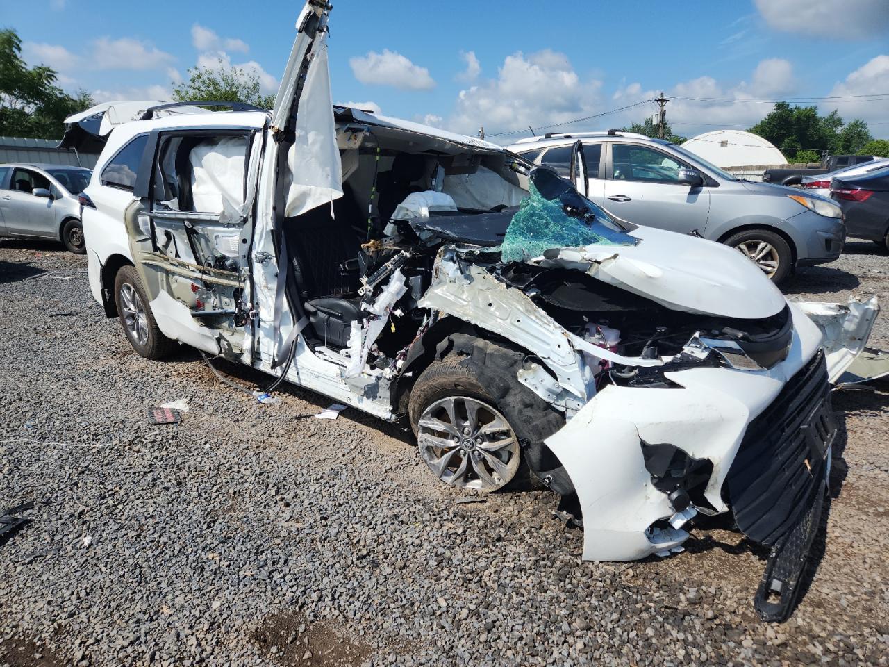 2025 Toyota Sienna Le - Фото 4