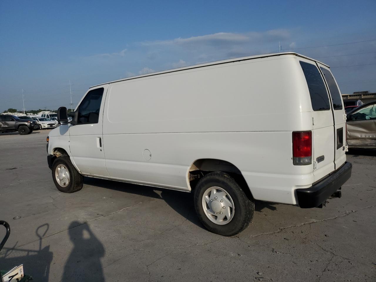 2008 Ford Econoline E250 Van - Фото 2
