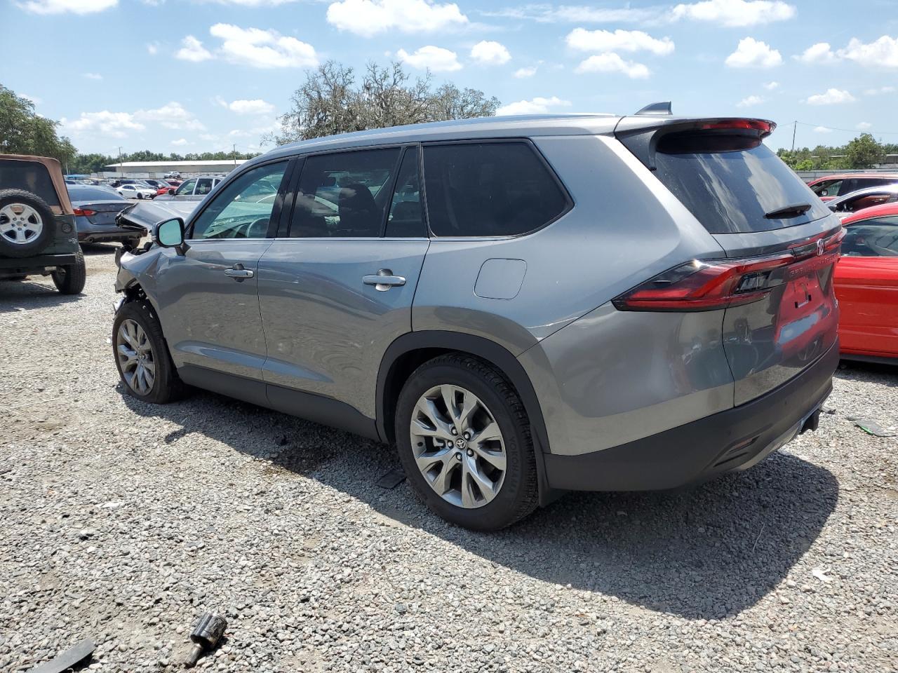 2025 Toyota Grand Highlander Le - Image 2