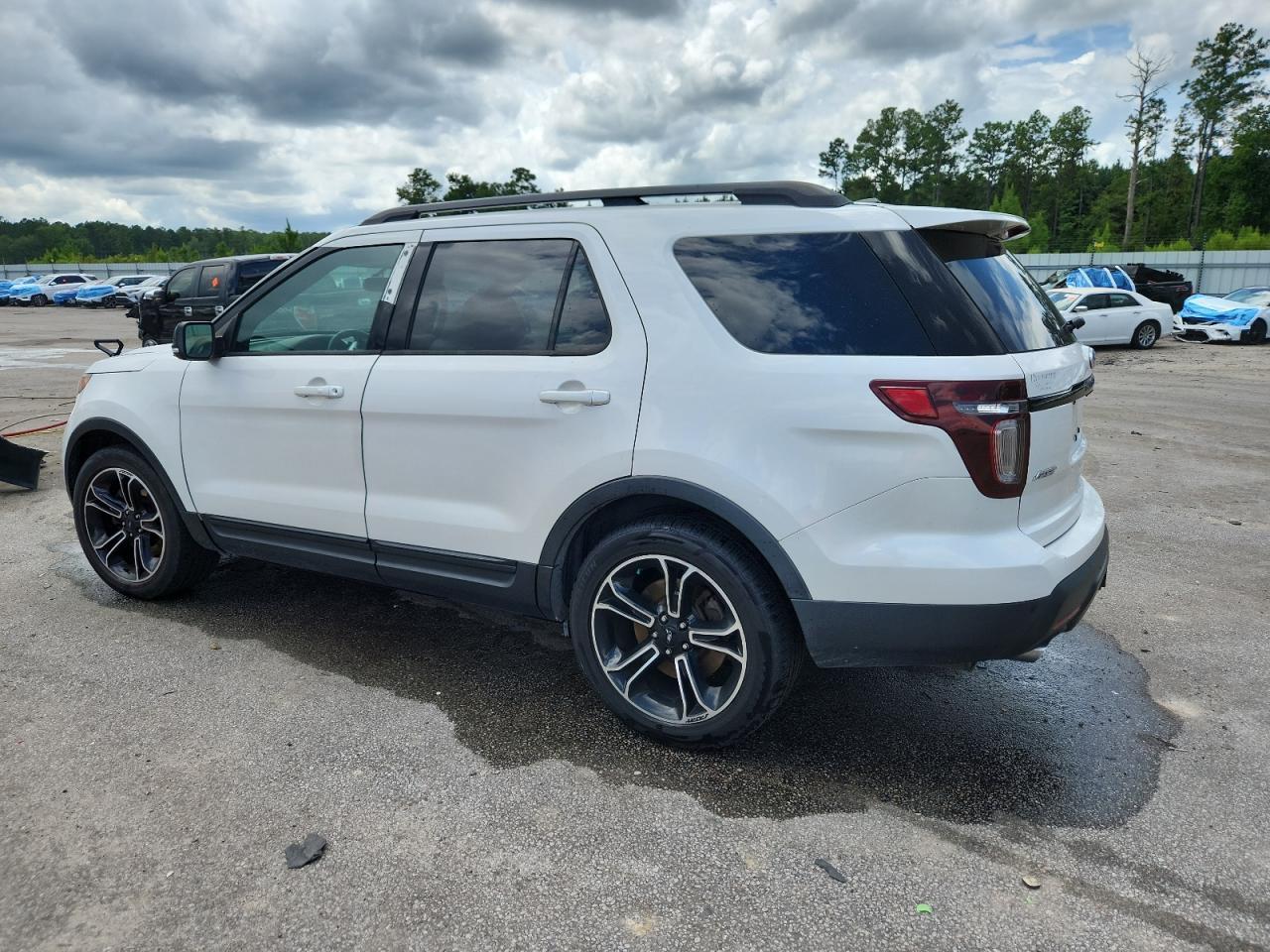 2015 Ford Explorer Sport - Image 2
