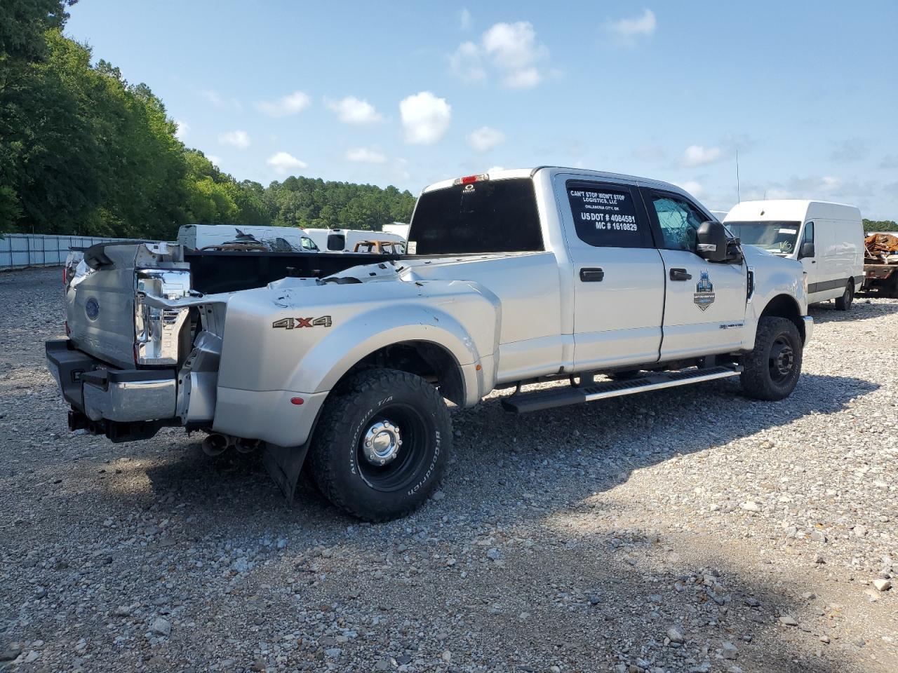 2017 Ford F350 Super Duty - Фото 3