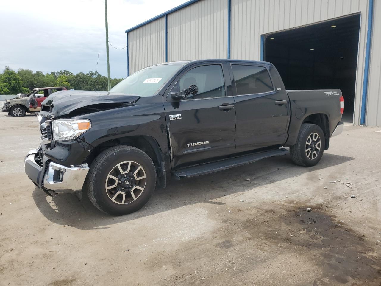 2017 Toyota Tundra Crewmax Sr5