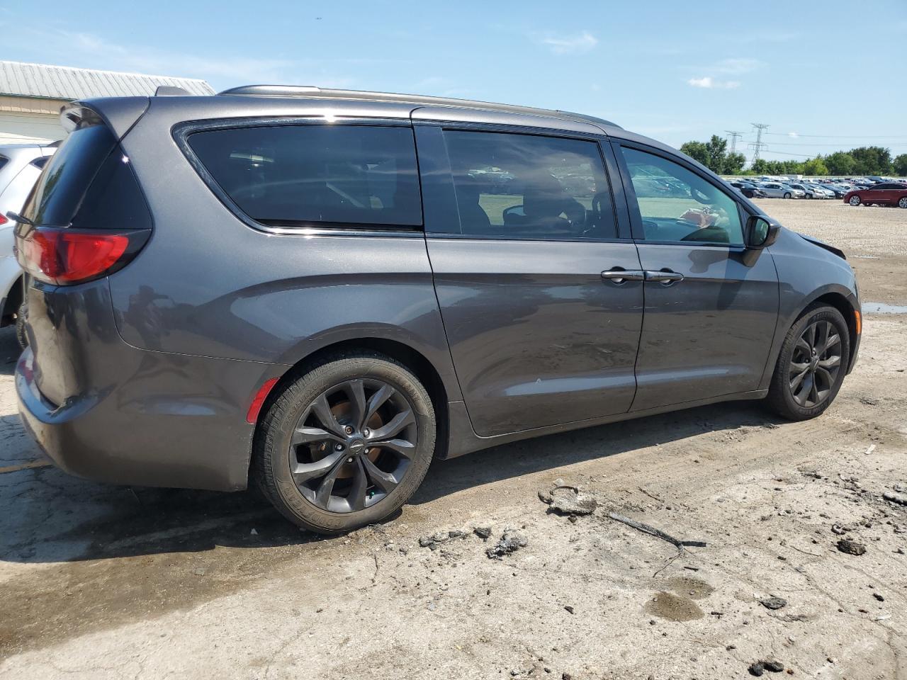 2018 Chrysler Pacifica Touring L - Фото 3
