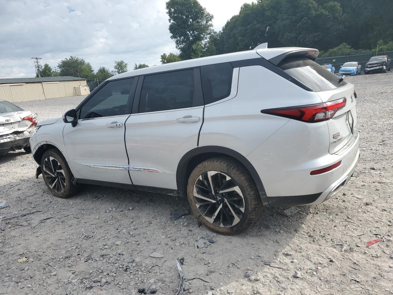 2022 Mitsubishi Outlander Se - Image 2