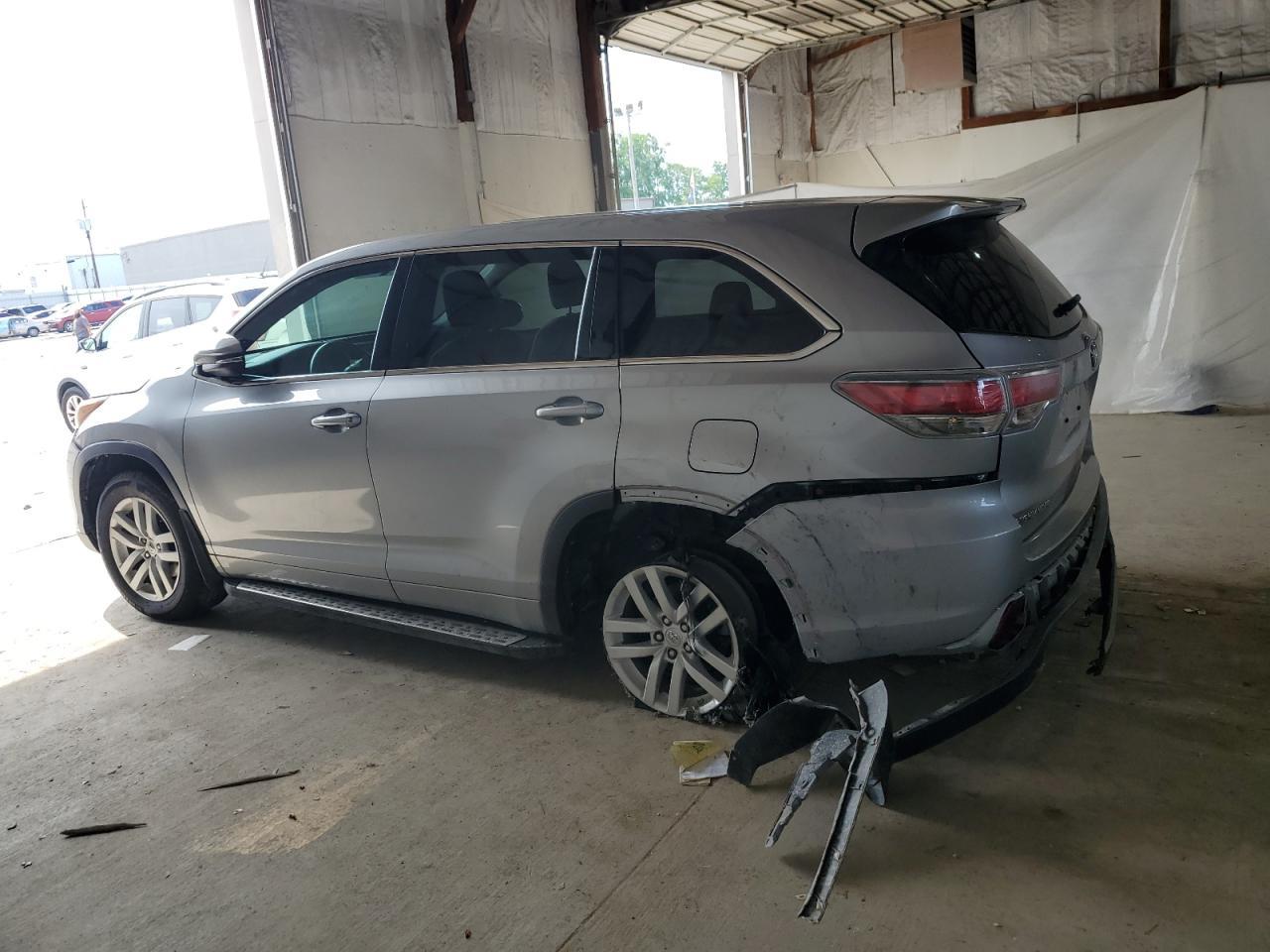 2015 Toyota Highlander Le - Фото 2