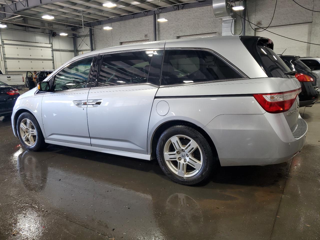 2012 Honda Odyssey Touring - Фото 2