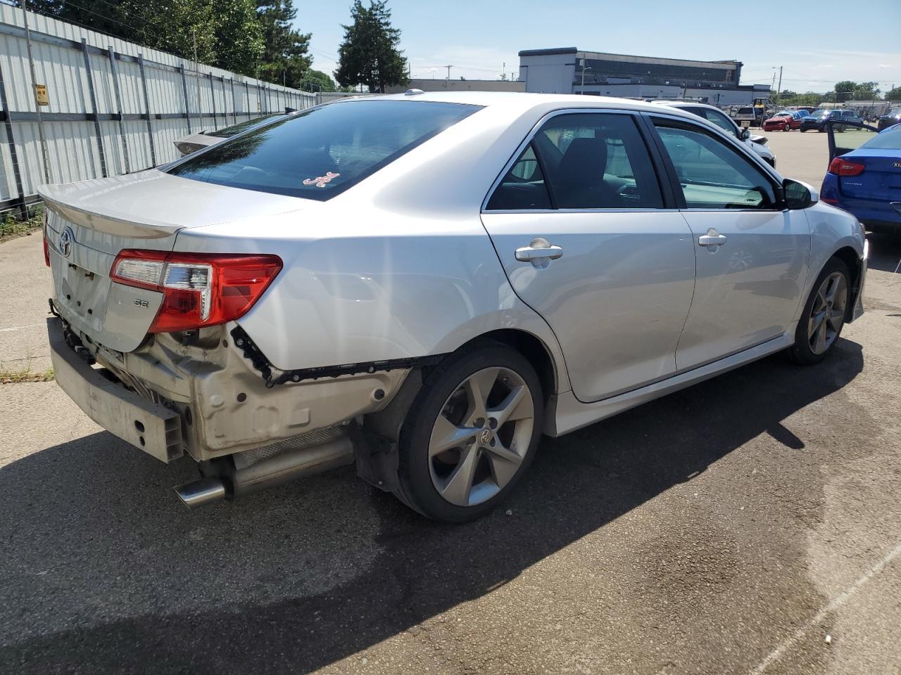 2012 Toyota Camry Se - Фото 3