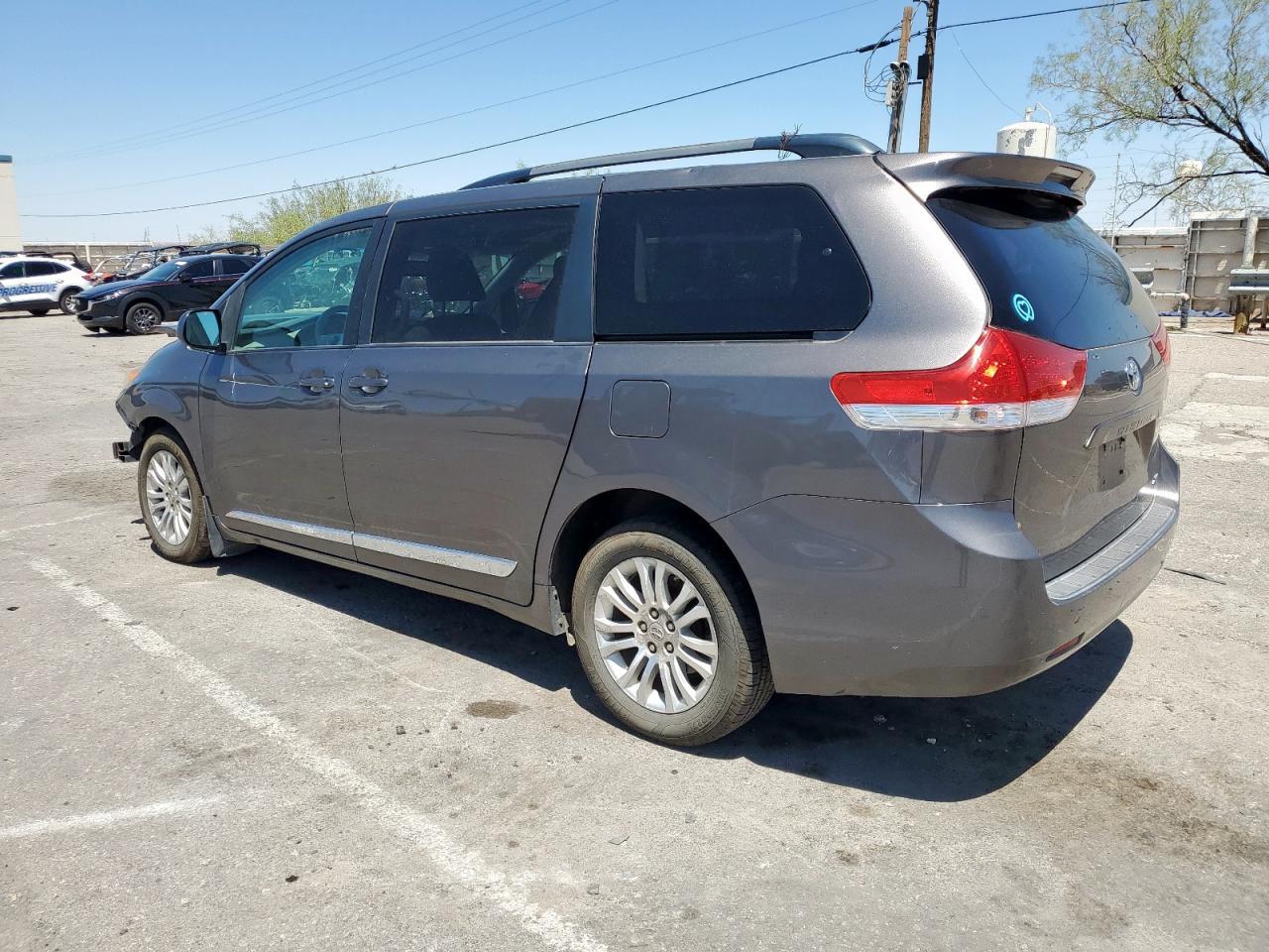 2011 Toyota Sienna Xle - Фото 2