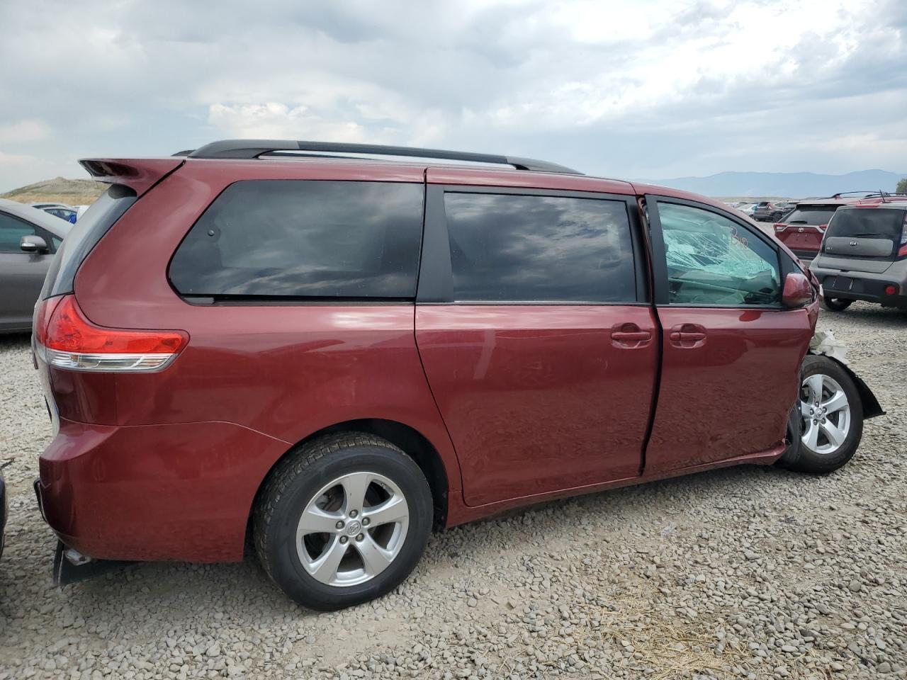 2013 Toyota Sienna Le - Image 3