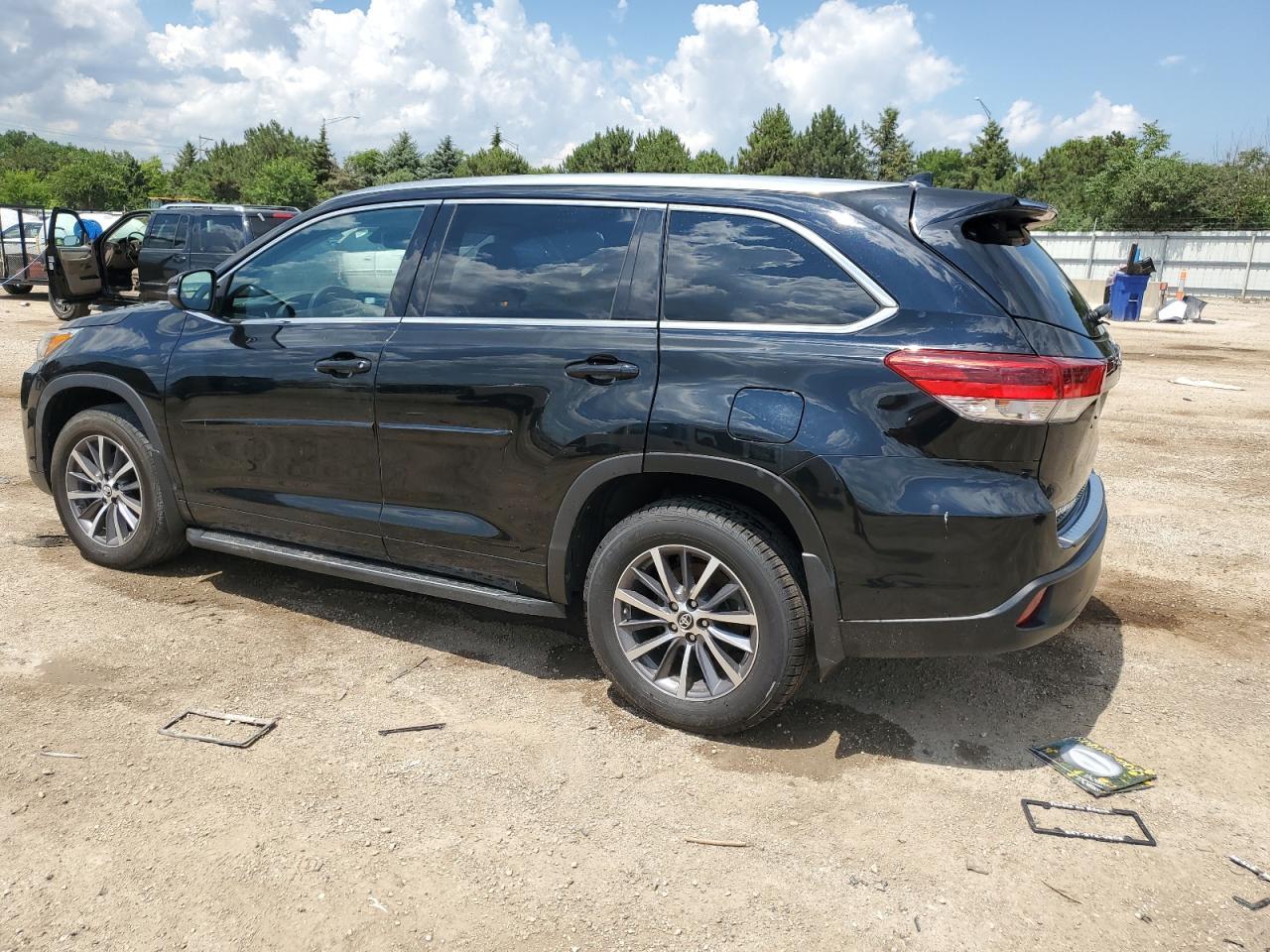 2018 Toyota Highlander Se - Фото 2